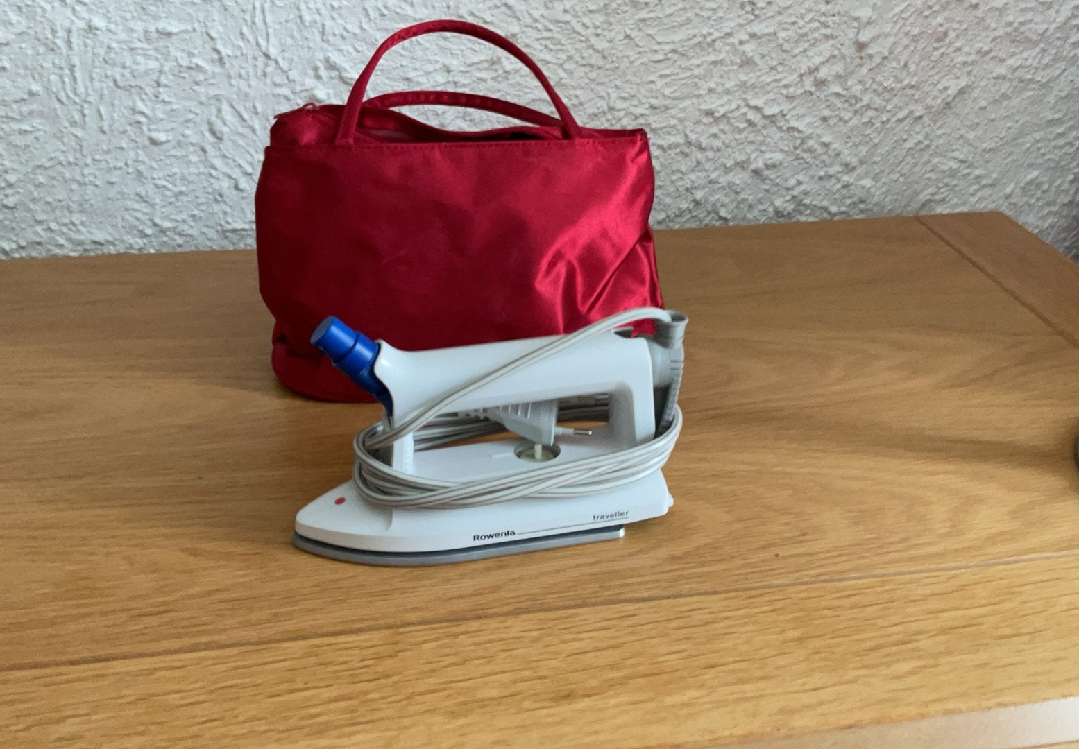 Reisstrijkijzertje met tasje merk Rowenta, Ophalen, Zo goed als nieuw
