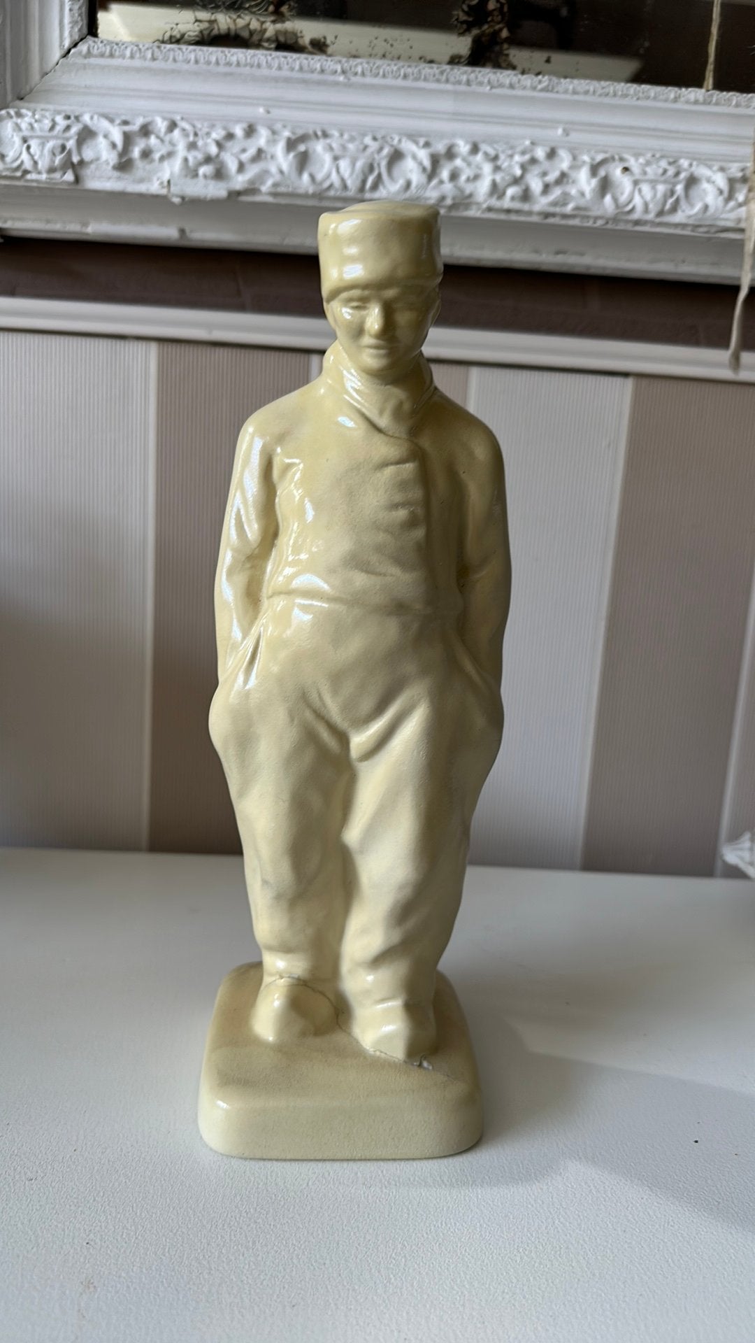 Art Deco plateel Volendammer man Etha Lempke PZH Gouda, Ophalen