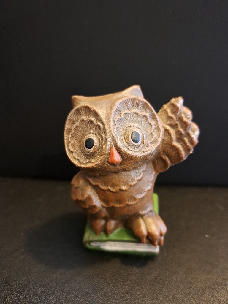 Schattig Uiltje op Boek - Decoratief Beeldje, Verzamelen, Beelden en Beeldjes, Ophalen of Verzenden, Gebruikt, Dier