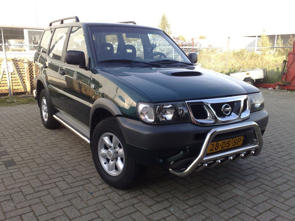 Nissan Terrano Sidebars met aluminium trede, Niet ingevuld, Niet ingevuld, Niet ingevuld