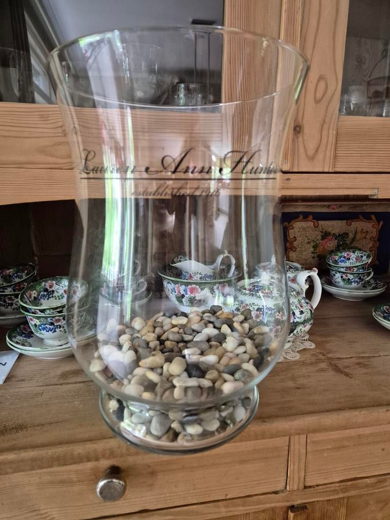 Groot glazen windlicht / vaas met opschrift, Ophalen, Overige kleuren, Minder dan 50 cm, Glas