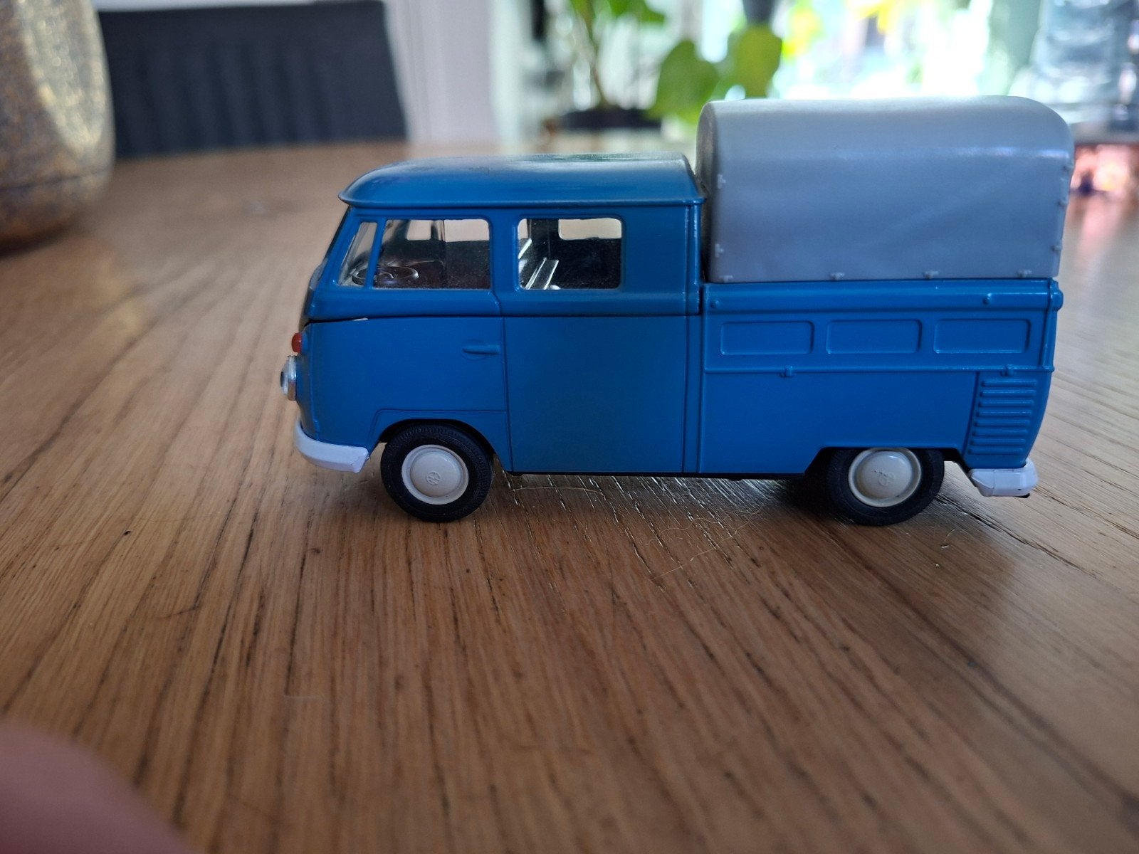 Volkswagen T1 Pick-up schaalmodel - Blauw met huif, Overige merken, 1:32 tot 1:50, Ophalen of Verzenden, Zo goed als nieuw