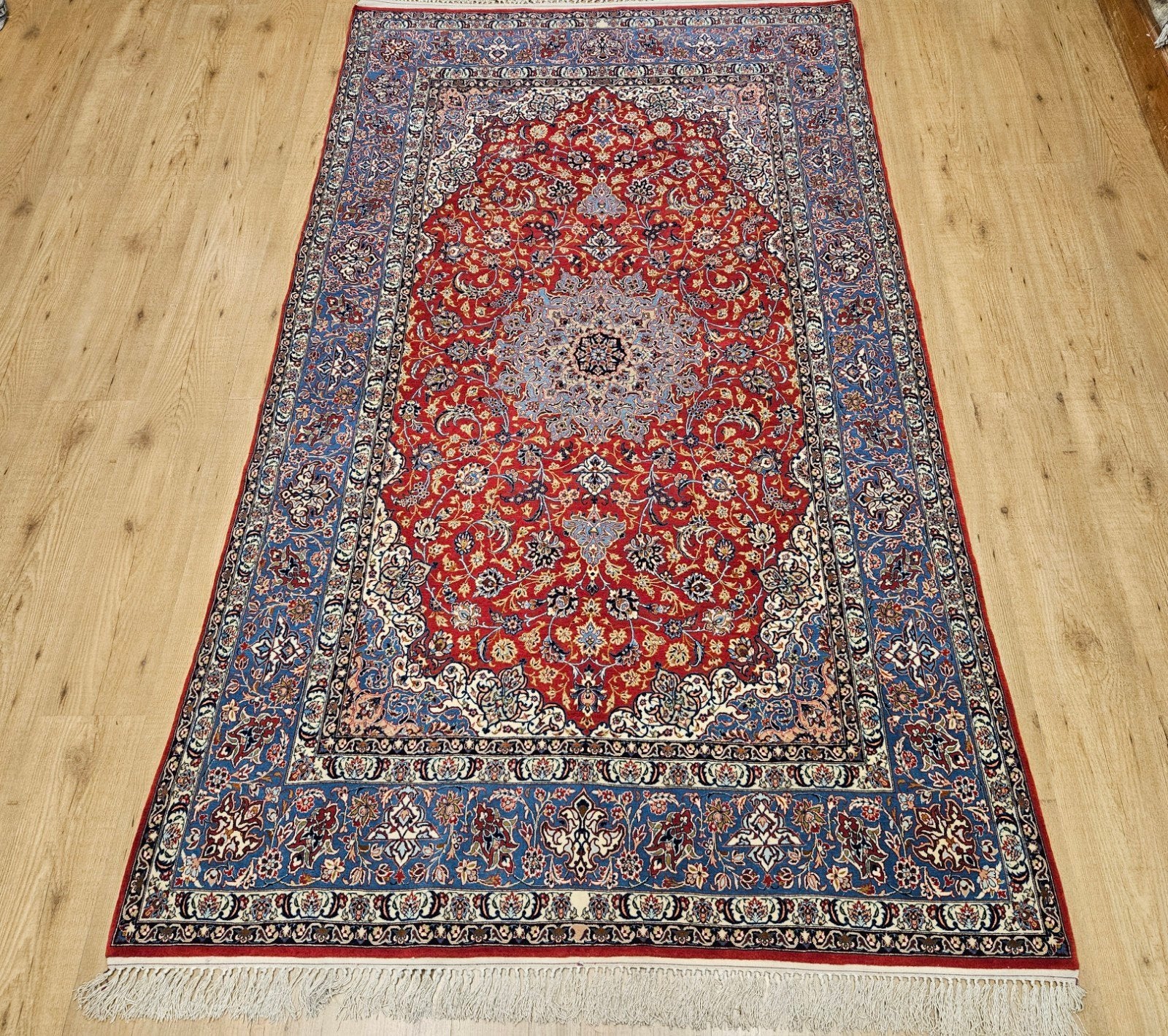 Vintage handgeknoopt perzisch tapijt isfahan 258x140, Info@SlatsAntiek.nl, Tweedehands, 100 tot 150 cm, Perzisch