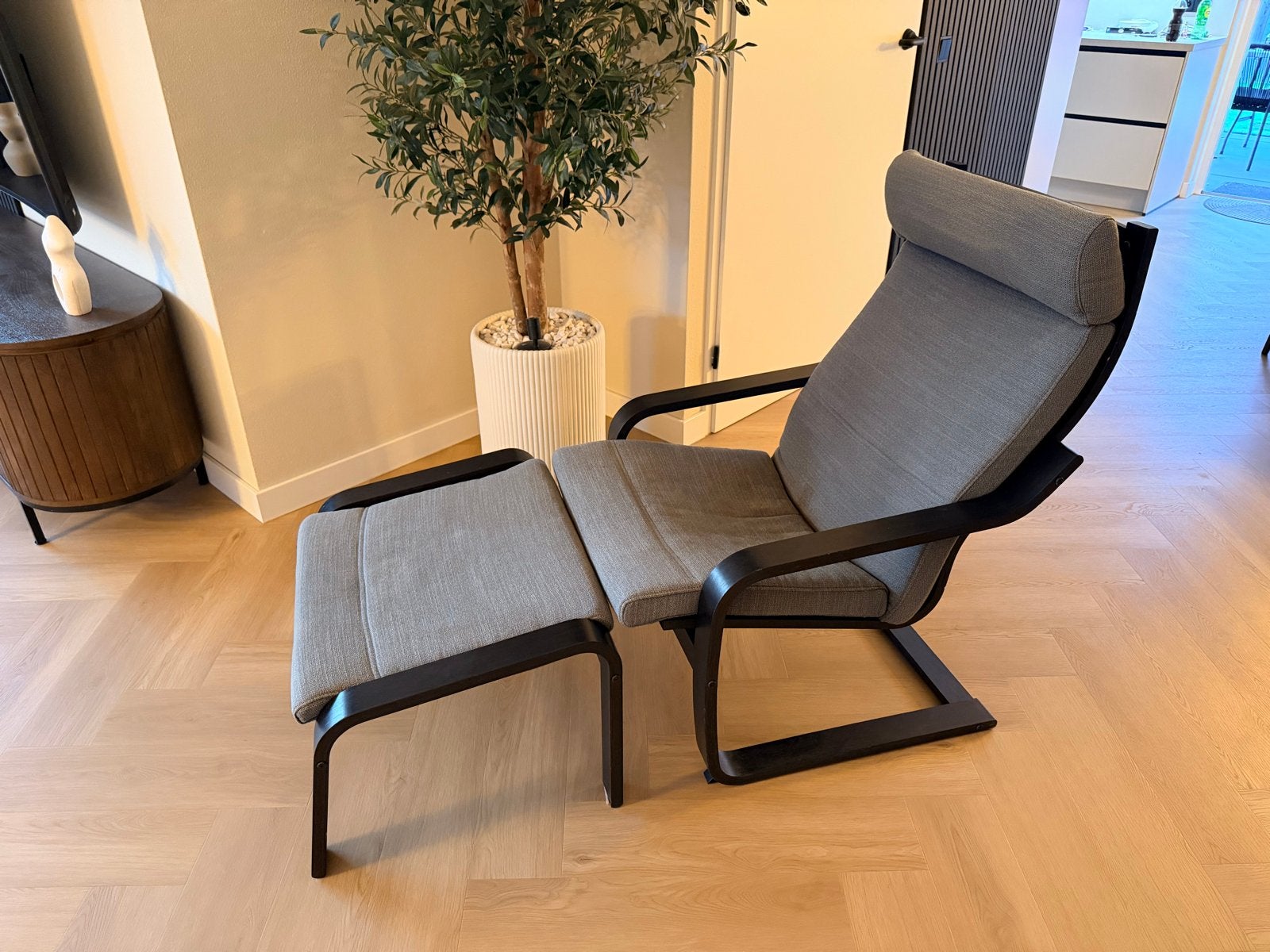 IKEA POÄNG Fauteuil met voetenbank - Zwartbruin/Donkergrijs, Huis en Inrichting, Fauteuils, Ophalen, Gebruikt, 75 tot 100 cm, 50 tot 75 cm