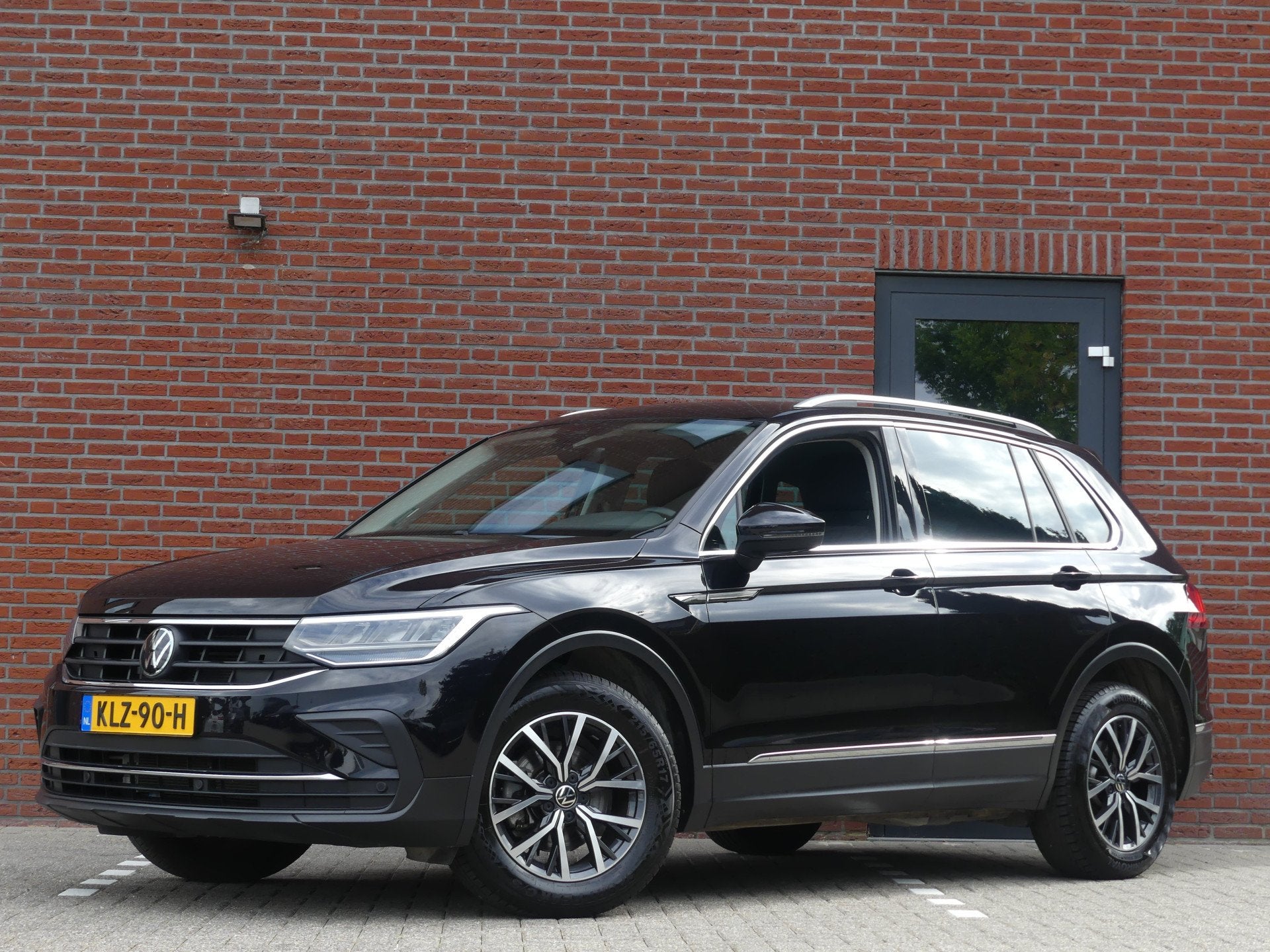 Volkswagen Tiguan 1.5 TSI Automaat / Carplay (bj 2022), Auto's, Volkswagen, Stof, 4 cilinders, 150 pk, Bedrijf