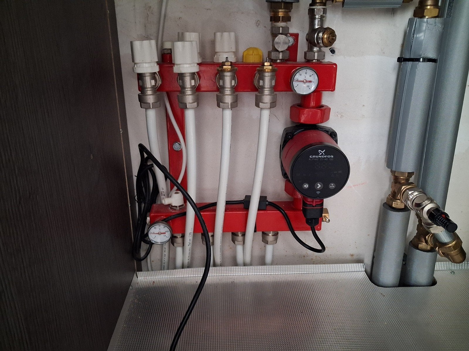 4 groeps vloerverwarming verdeler met Grundfos pomp, Ophalen, 30 tot 80 cm, Gebruikt, Overige typen