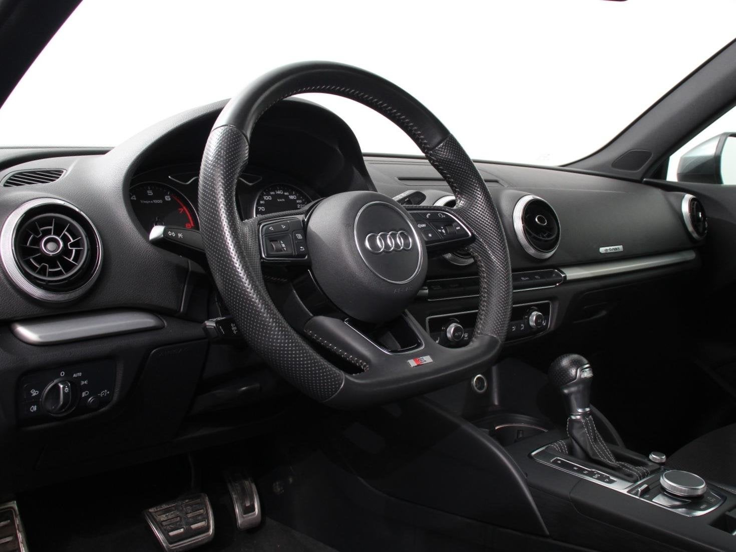 Audi A3 Sportback 1.5 TFSI CNG Automaat S-Line Navigatie Par, Auto's, Zwart, 4 cilinders, CNG (Aardgas), Leder en Stof