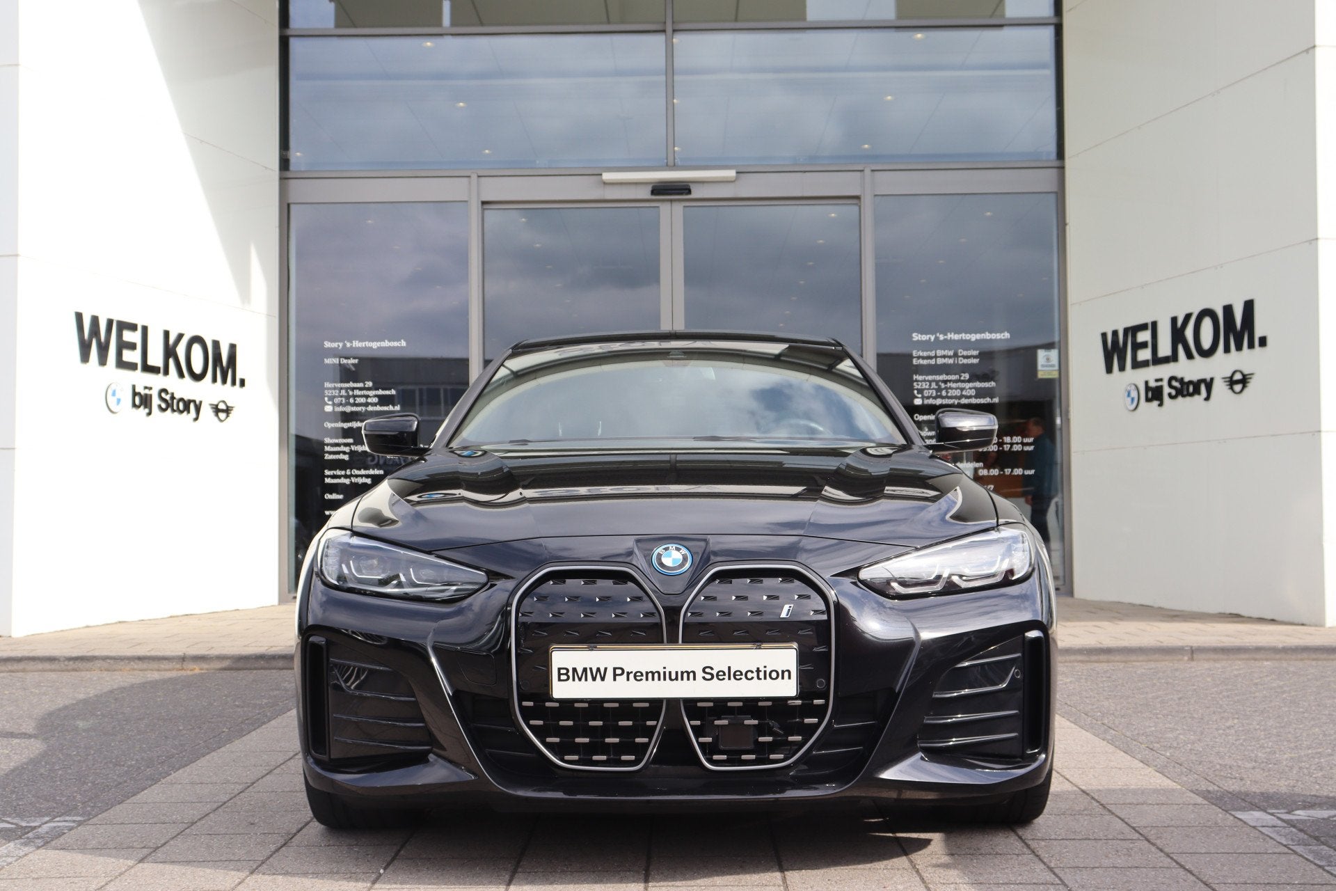 BMW i4 eDrive40 High Executive M Sport / Achteruitrijcamera, Auto's, Achterwielaandrijving, Gebruikt, Zwart, Met garantie (alle)