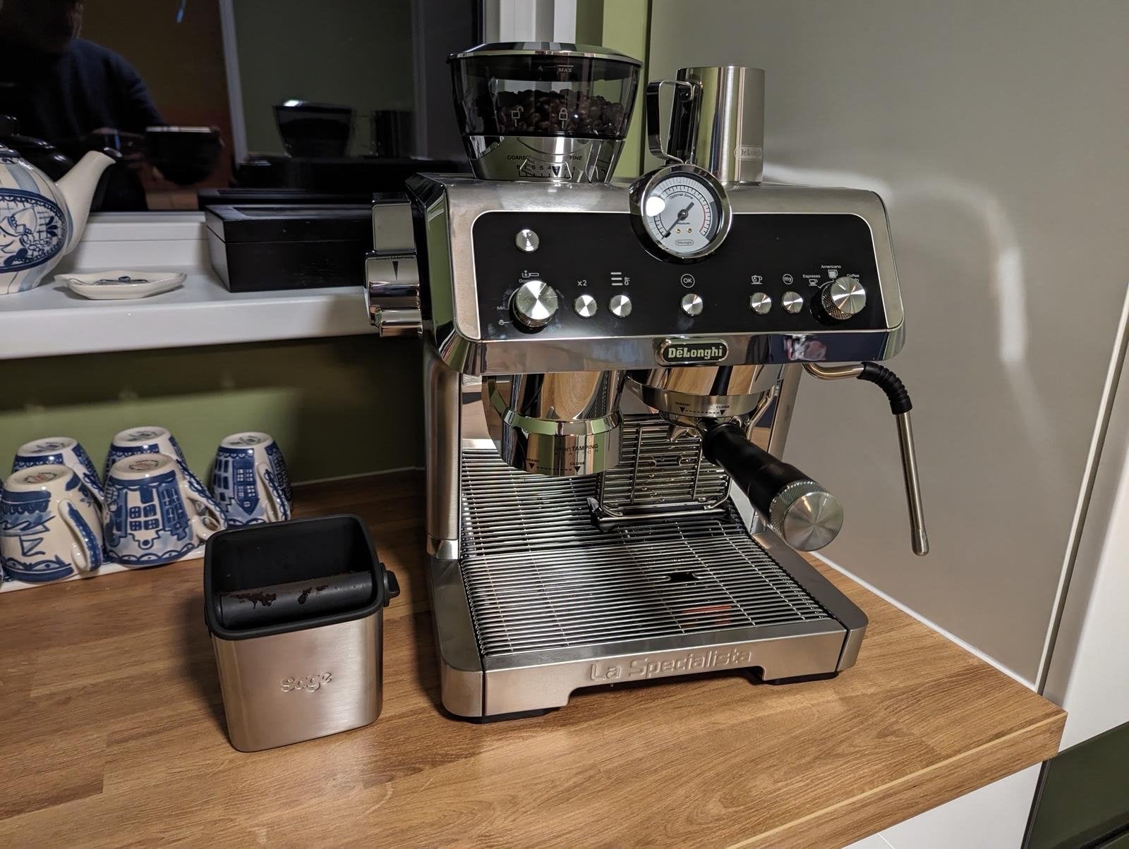 De Longhi volautomatische pistonmachine, maler en stamper, Witgoed en Apparatuur, Koffiezetapparaten, Espresso apparaat, Koffiebonen