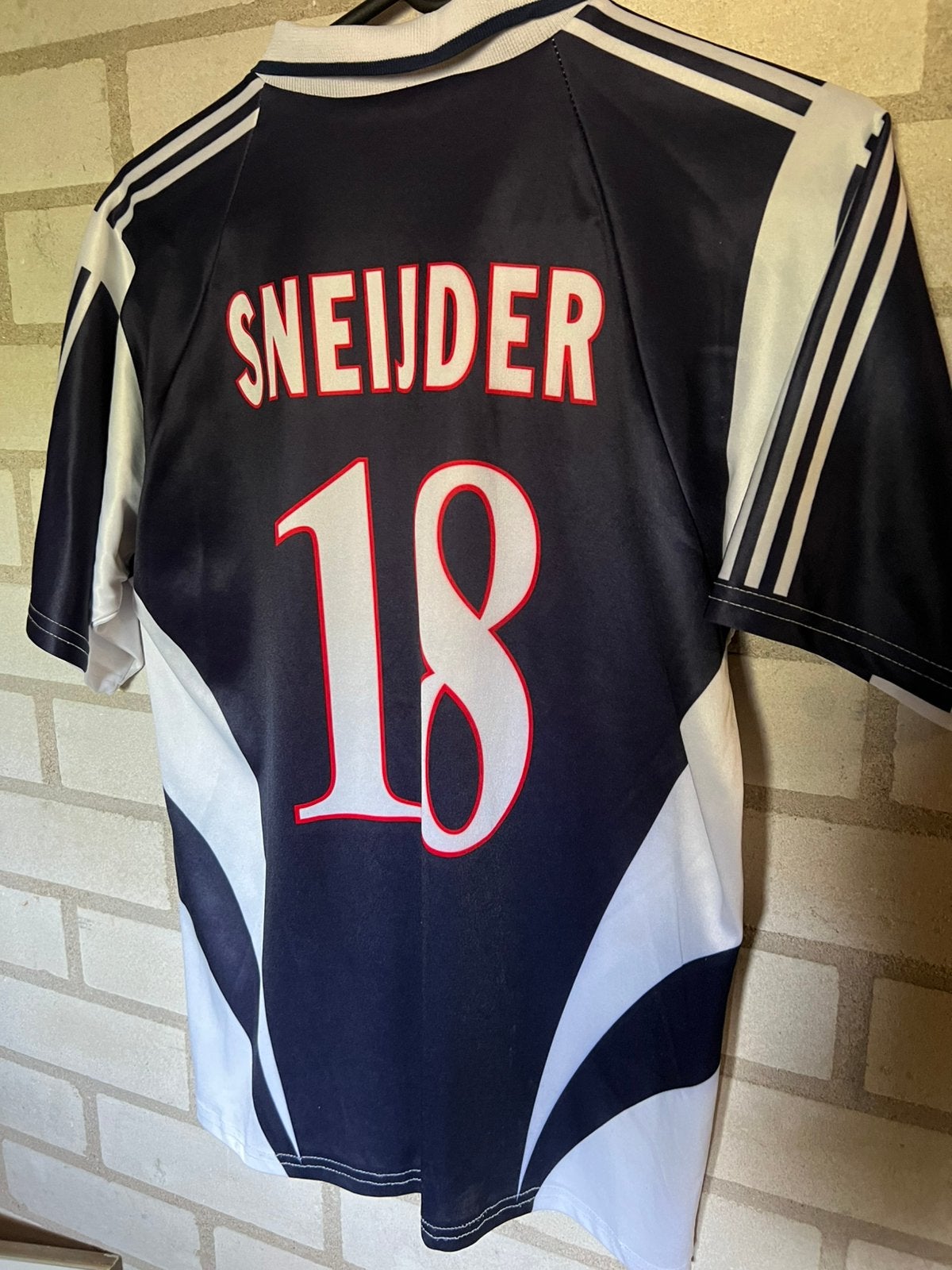 Voetbalshirtje Sneijder no. 18, Maat M, Ophalen of Verzenden, Gebruikt, Shirt