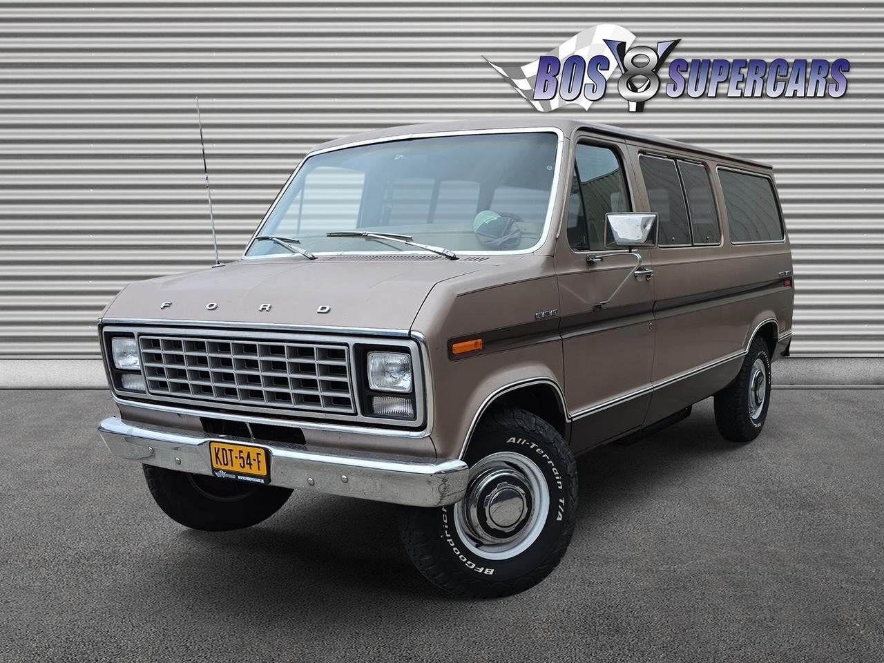 Ford E-250 XL CLUBWAGON (bj 1981, automaat), Auto's, Automaat, Dealer onderhouden, Beige, Overige carrosserieën