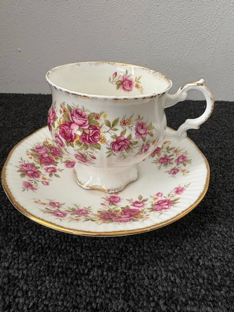 Vintage Elizabethaanse Queens Rose Kop en Schotel, Ophalen of Verzenden