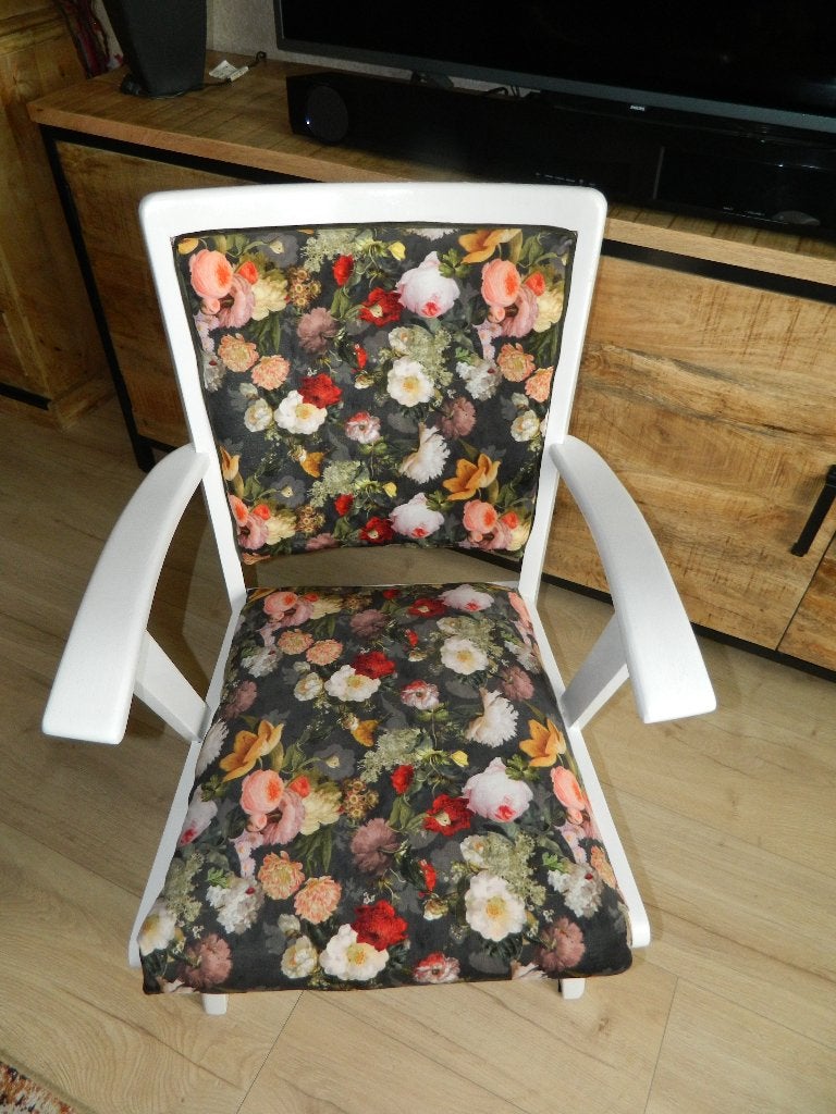 Fauteuil met bloemenmotief, Ophalen