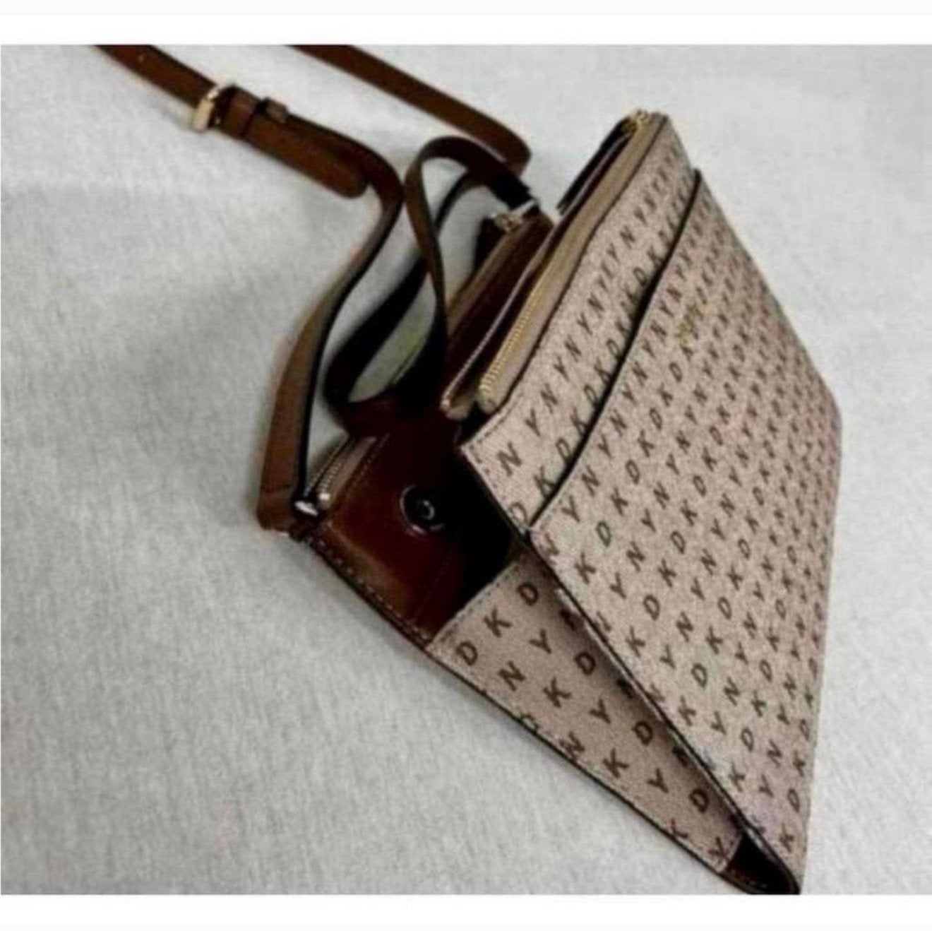 DKNY Bryant Park TZ Crossbody Bag tas portemonnee in 1 NIEUW, Beige, Nieuw, Ophalen of Verzenden, H