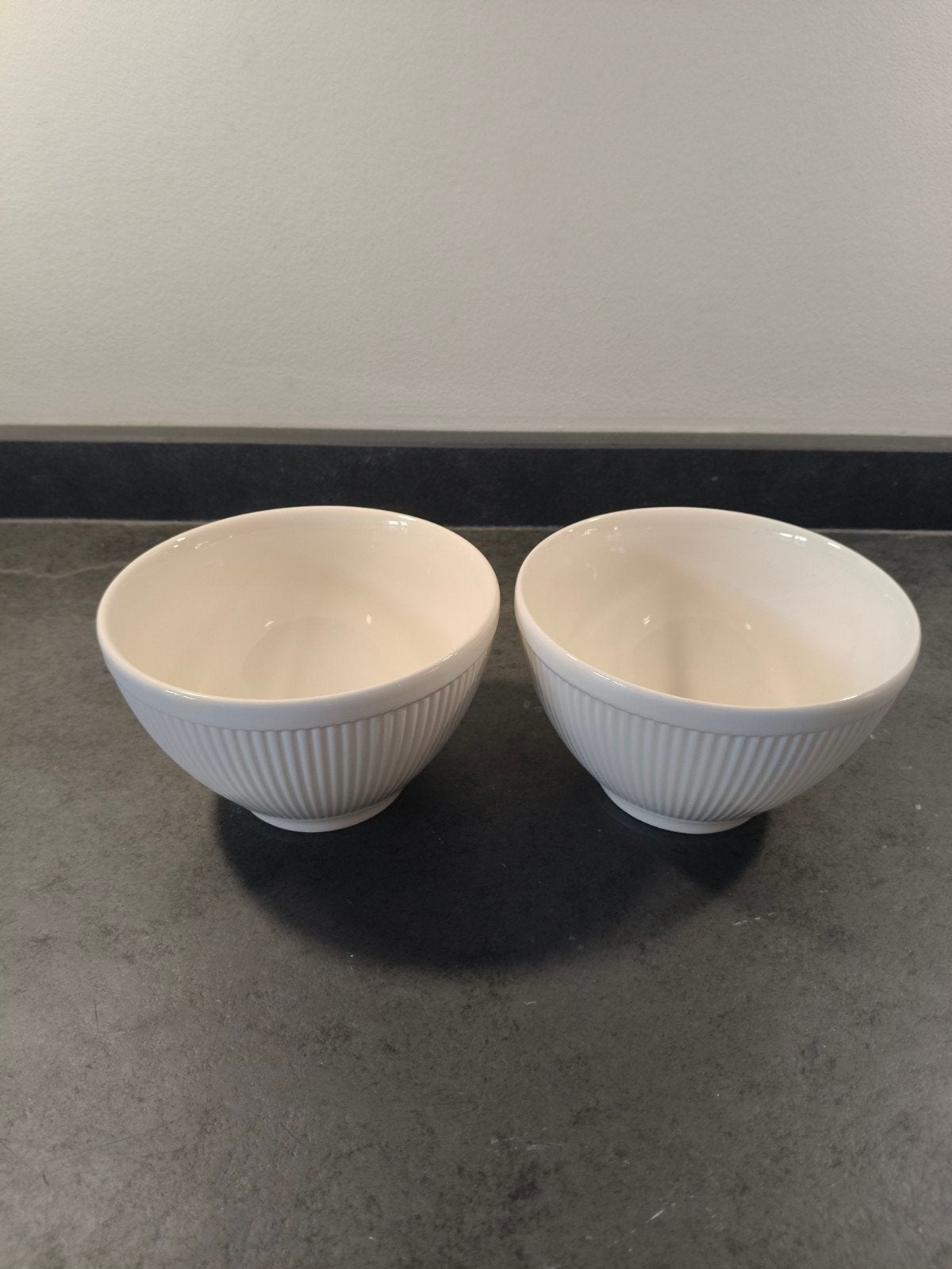 Wedgewood Windsor 2 kommen., Porselein of Keramiek, Schaal, Rond, Geribbeld