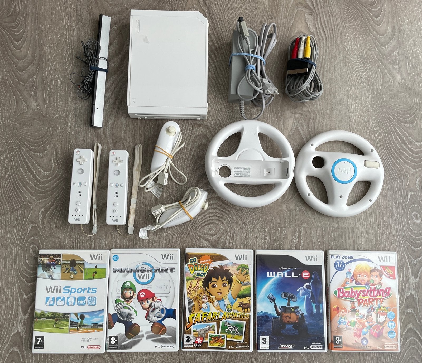 Goed werkende Nintendo Wii met 5 spelletjes, Ophalen, Gebruikt, Met 2 controllers, Met games
