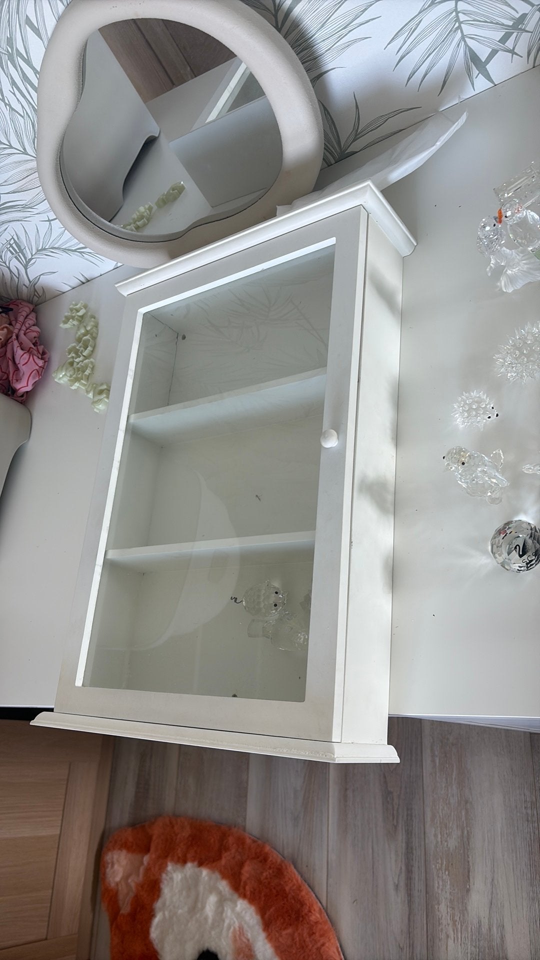 Kwarovski kastje glas, Ophalen