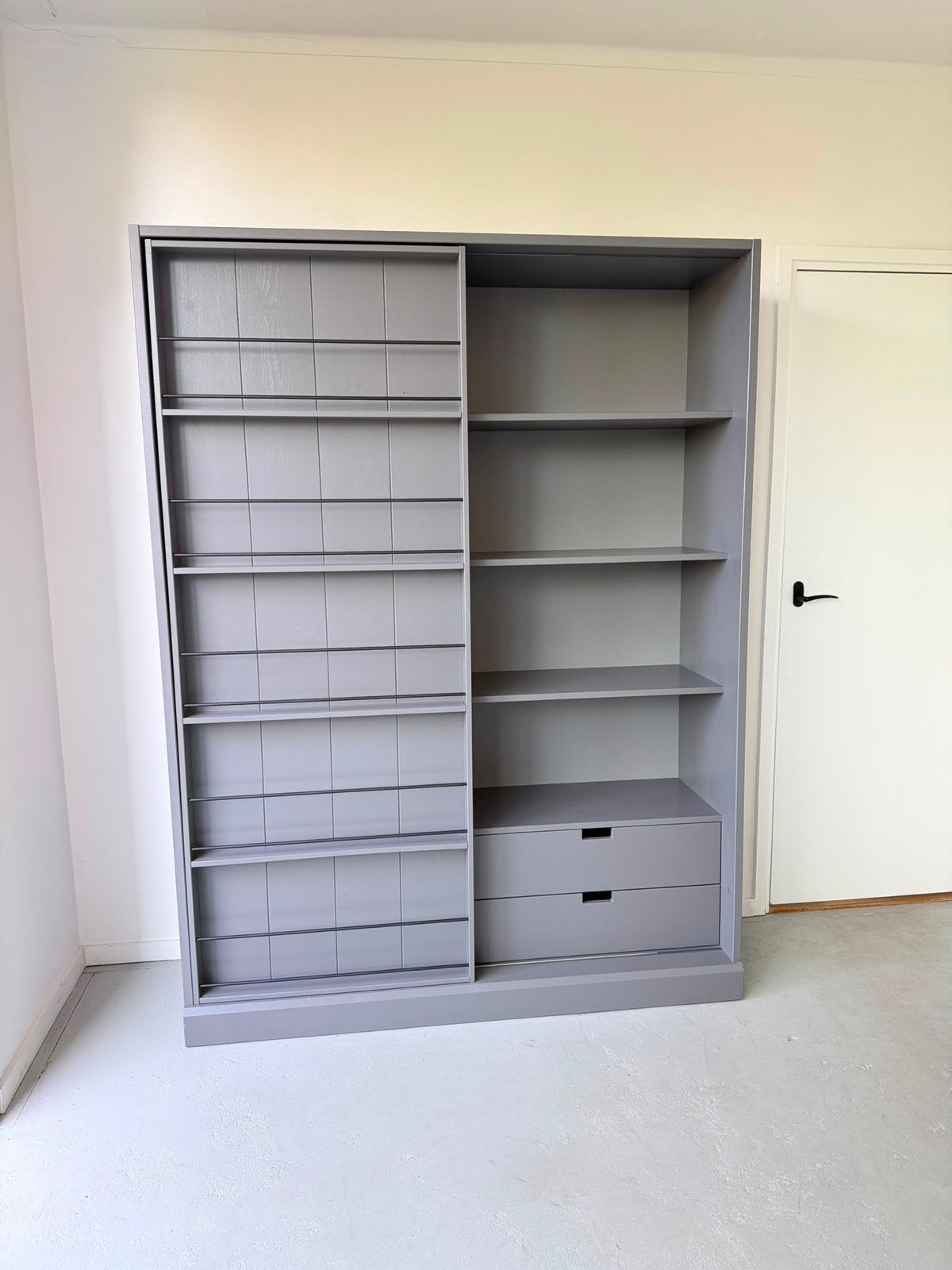Grijze Woood swing schuifdeur kast met lades, Huis en Inrichting, Ophalen, Gebruikt, 100 tot 150 cm, 200 cm of meer