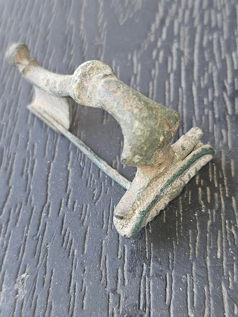 Bodemvondst Romeinse fibula, Antiek en Kunst, Antiek | Koper en Brons, Ophalen of Verzenden