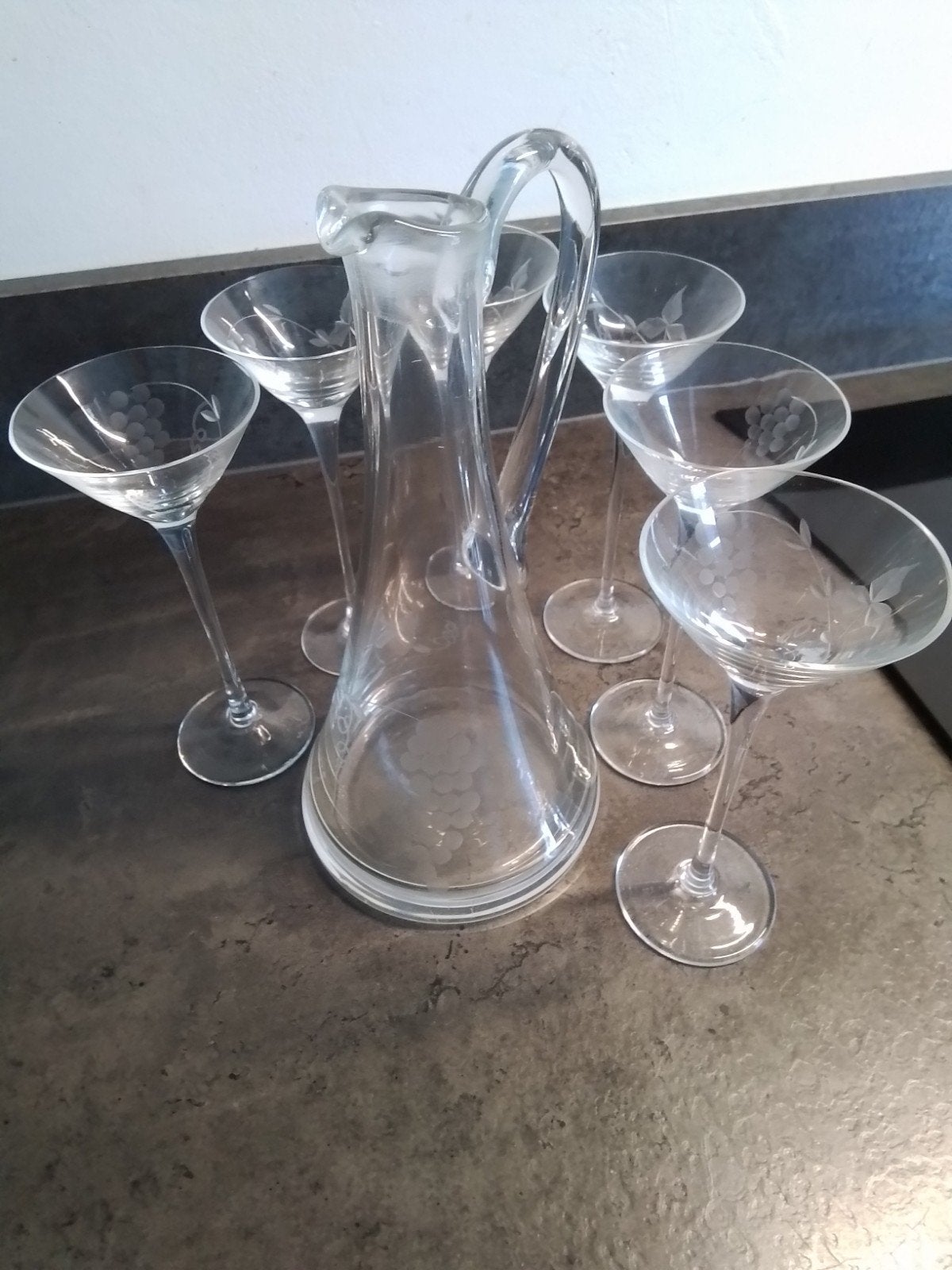 Glazen karaf met 6 cocktailglazen, gegraveerd, Antiek en Kunst, Antiek | Glas en Kristal, Ophalen of Verzenden
