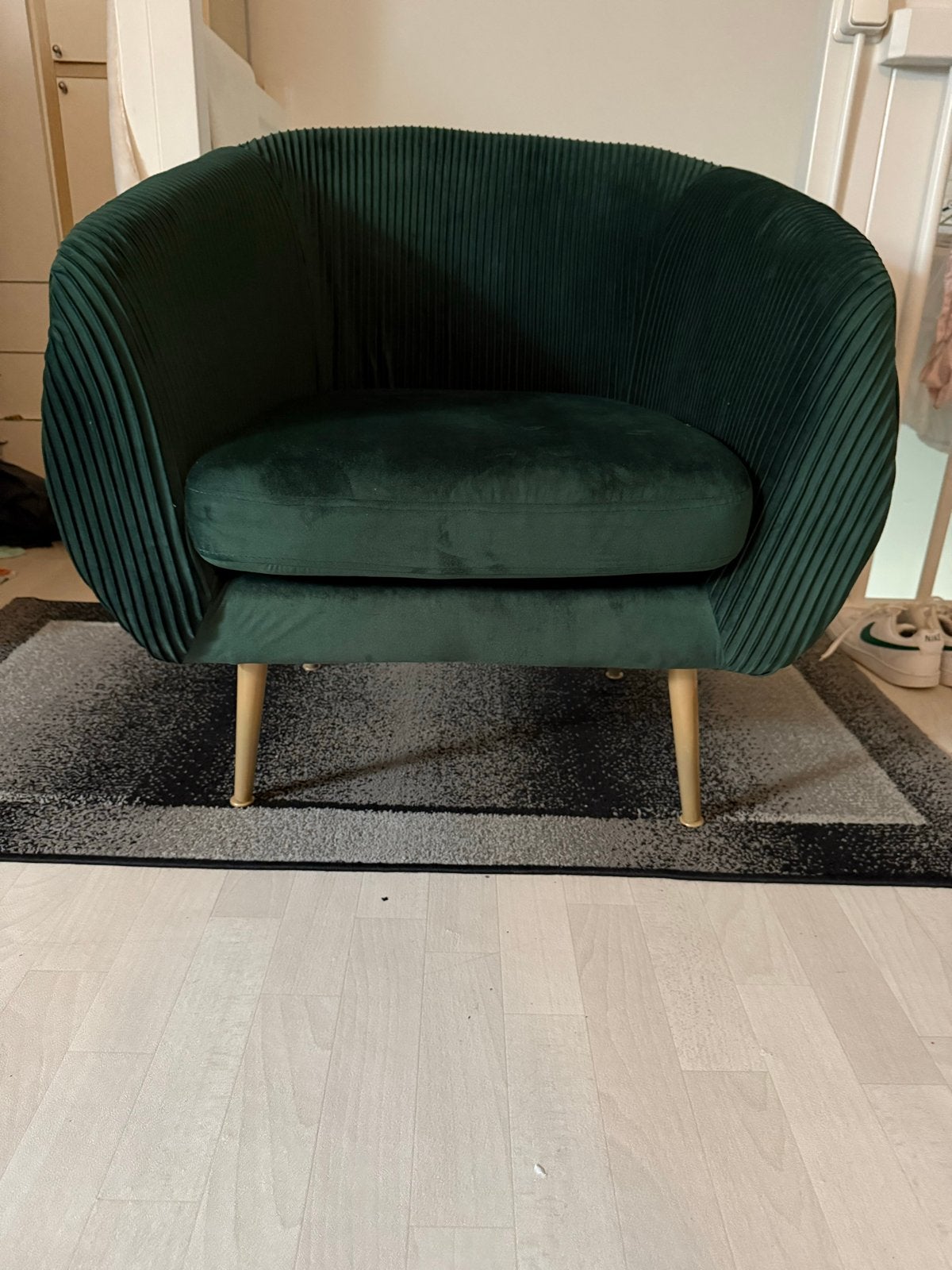 Groene fluwelen fauteuil met gouden poten, Huis en Inrichting, Ophalen, Overige kleuren, Zo goed als nieuw, Eén