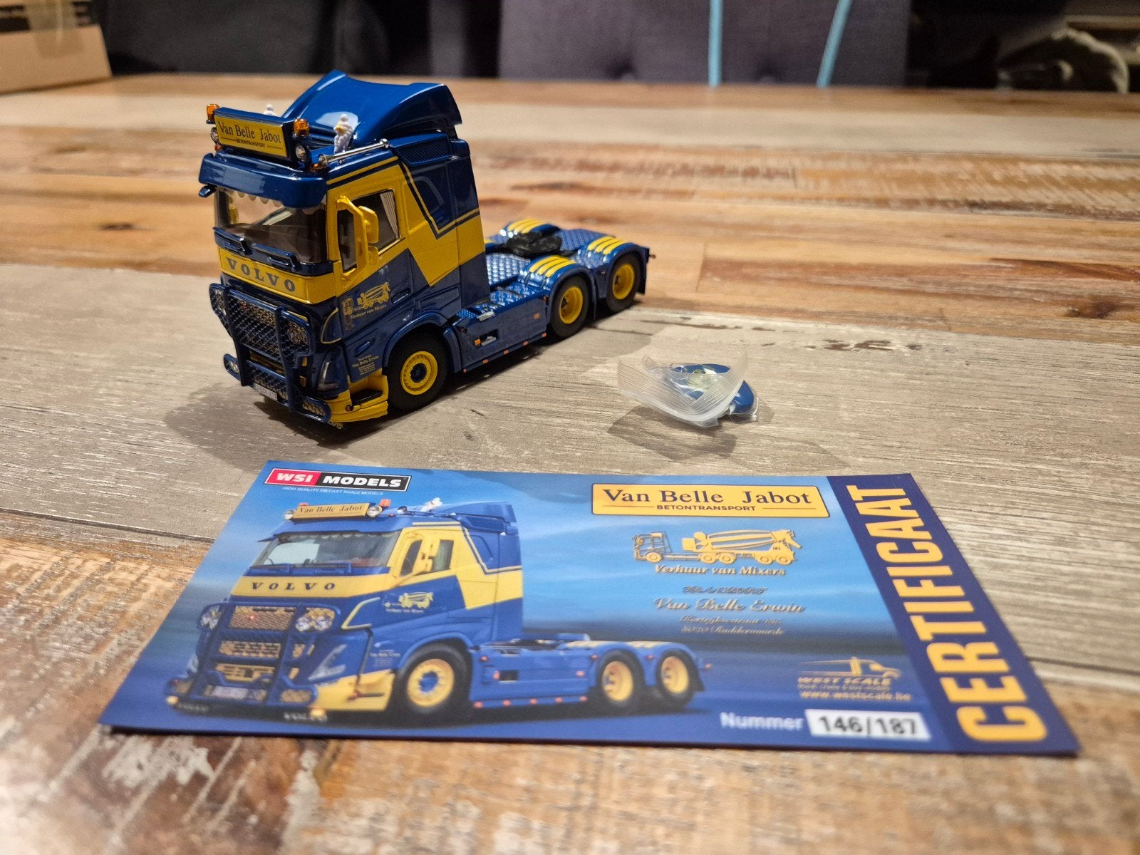 Van Belle Transport Volvo FH5 sleeper cab 6x4 Wsi, Hobby en Vrije tijd, Ophalen of Verzenden, Nieuw, Bus of Vrachtwagen, Wsi