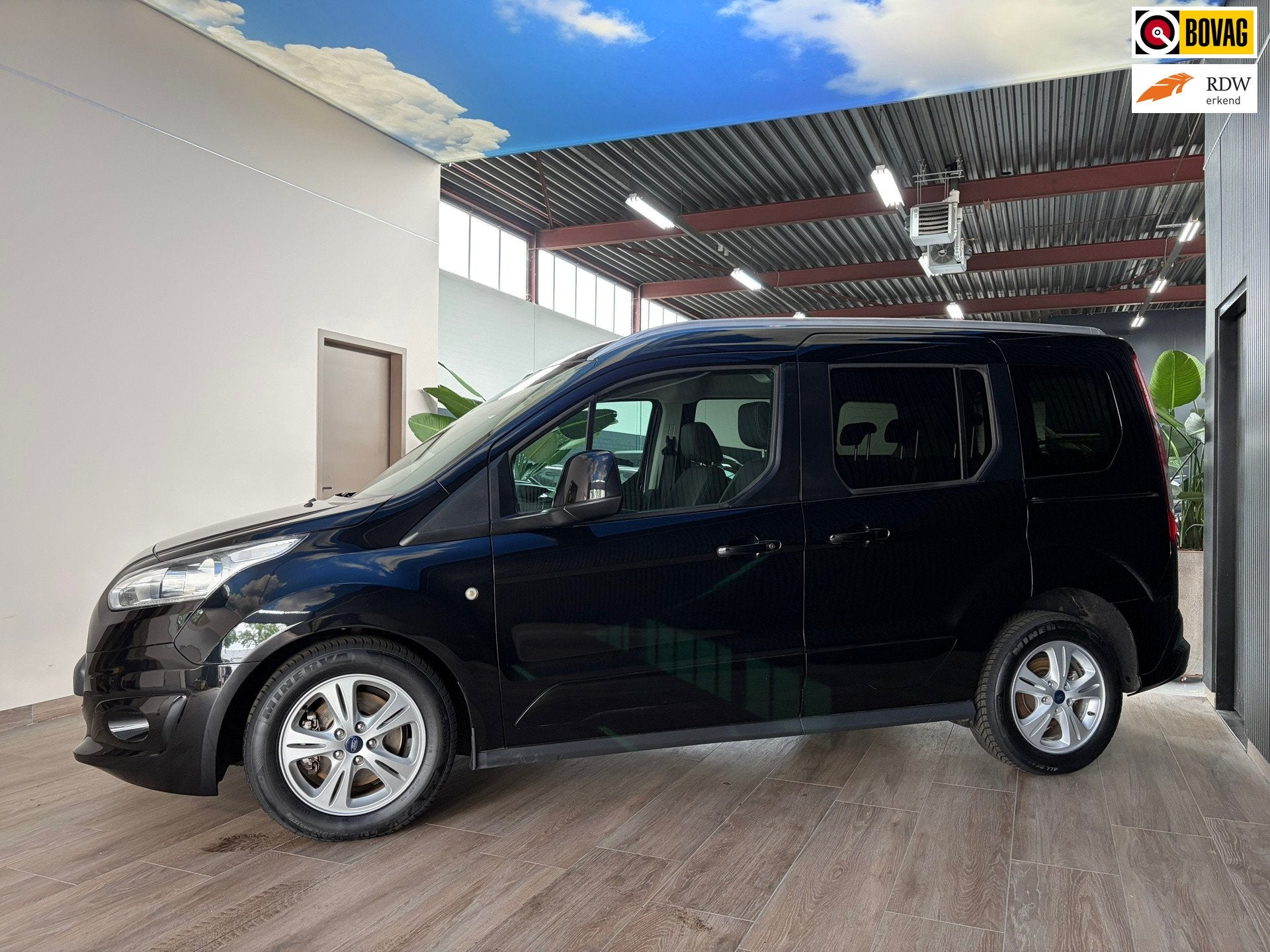 Ford TOURNEO CONNECT MINICAMPER, pano,carplay,camera, Auto's, Voorwielaandrijving, Stof, Gebruikt, Overige carrosserieën