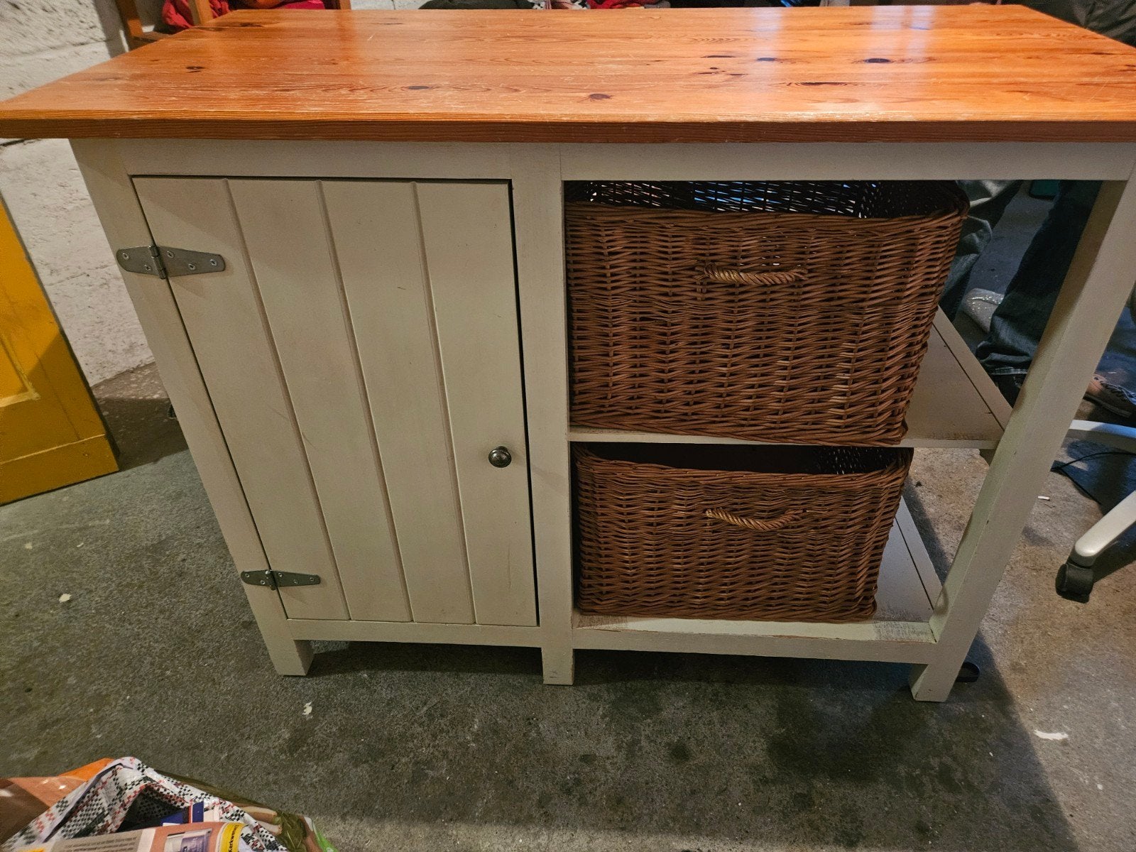 Commode met opbergruimte en manden, Gebruikt, 50 tot 70 cm, 105 cm of meer, Ophalen of Verzenden