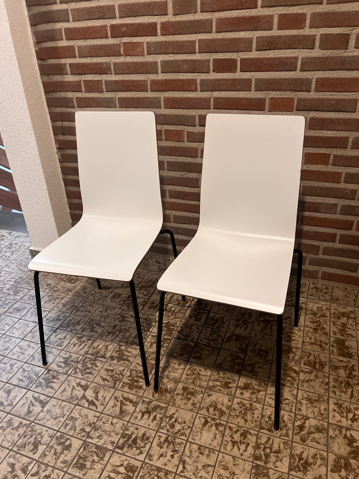 2 leuke stoelen, Gebruikt, Twee, Wit, Ophalen