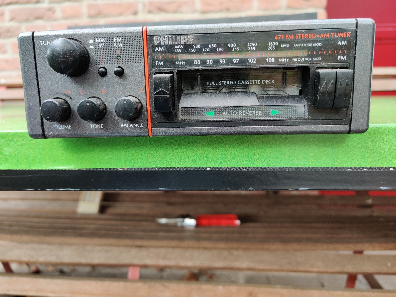 Philips vintage autoradio met cassettespeler  inc. kabeltjes, Auto diversen, Ophalen, Gebruikt