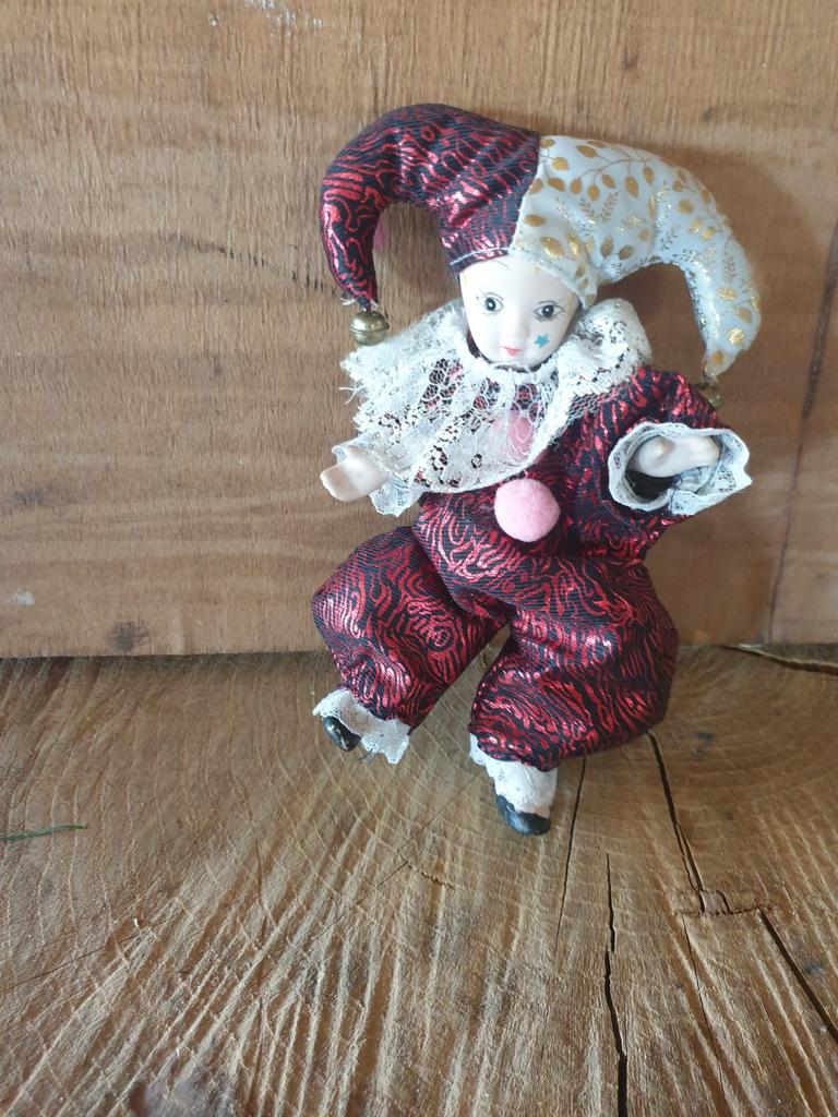 Harlekijn poppetje met rood en wit pakje, Ophalen of Verzenden, Zo goed als nieuw