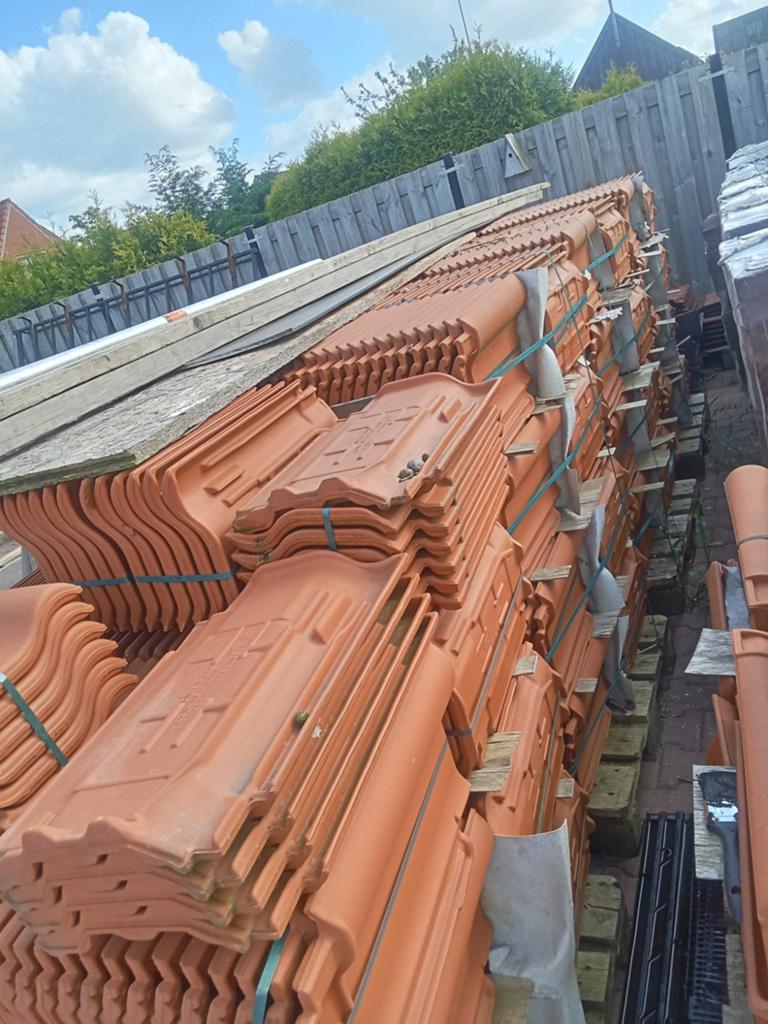 1200 nieuwe dakpannen in een koop, Doe-het-zelf en Verbouw, Steen of Klei, Zwart, Nieuw, Ophalen of Verzenden