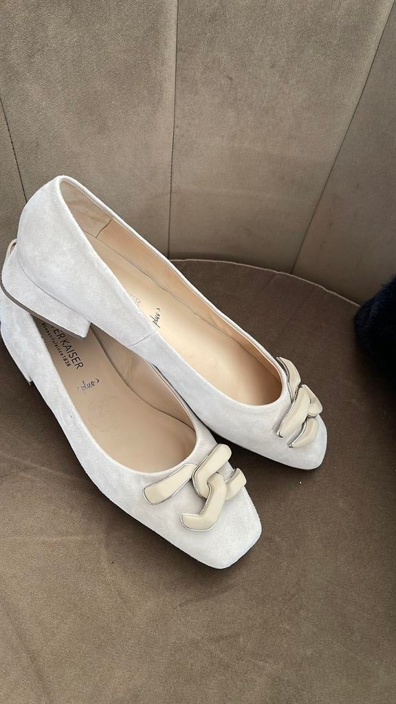Peter Kaiser schoenen 40, Kleding | Dames, Schoenen, Ophalen of Verzenden, Zo goed als nieuw, Instappers, Beige