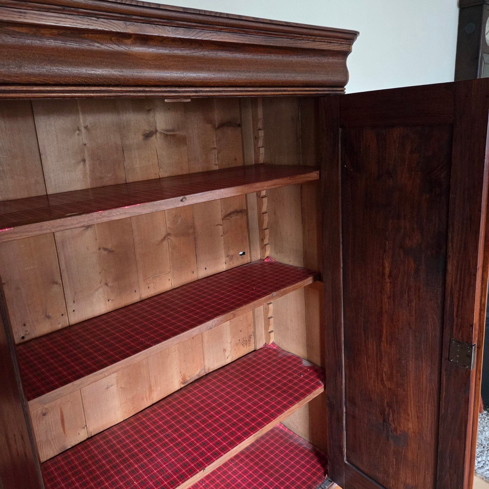 Antieke houten kast met twee deuren, Ophalen of Verzenden