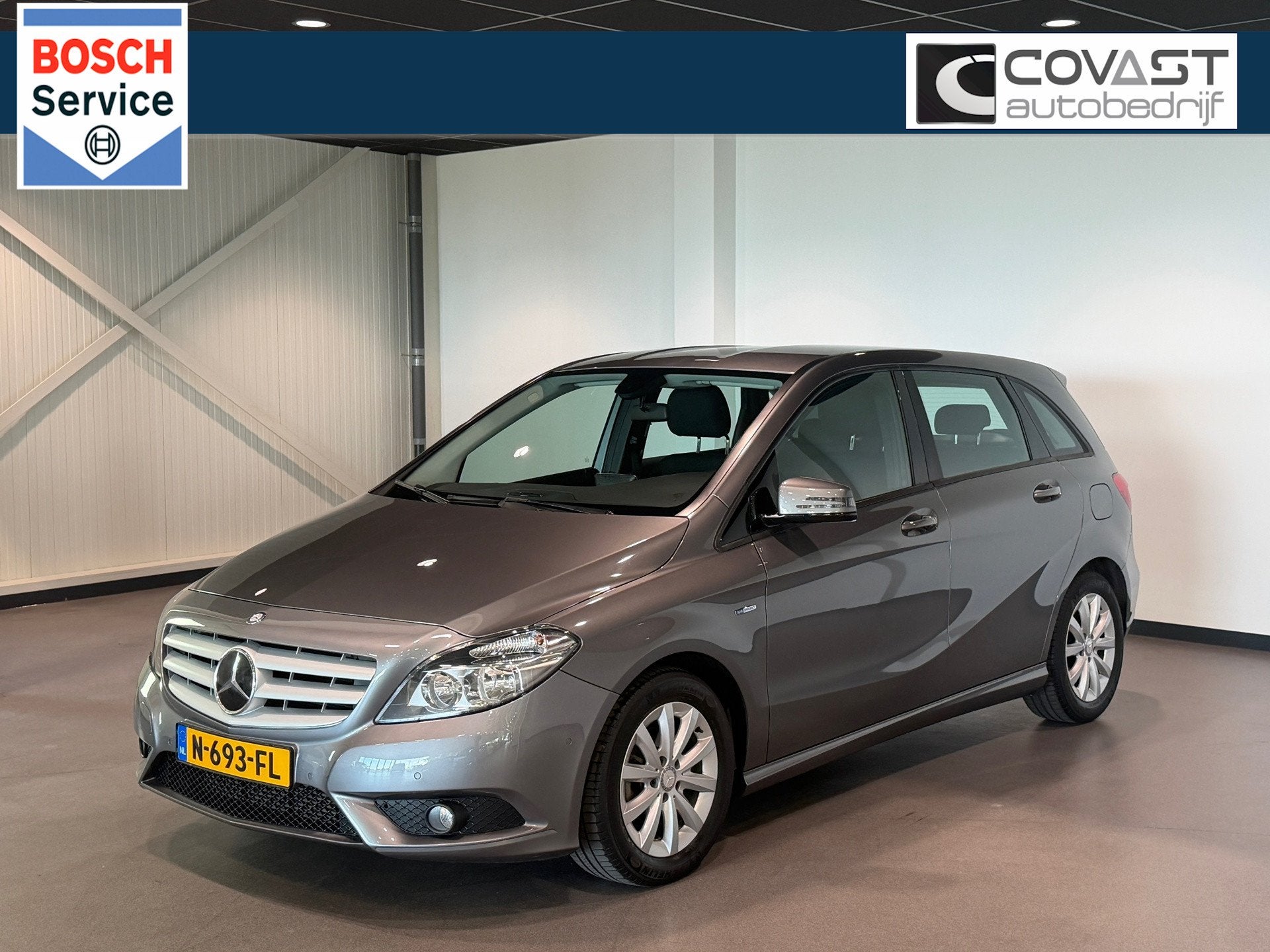 Mercedes-Benz B-klasse 180 Automaat|Trekhaak|Airco|Parkeerse, Voorwielaandrijving, Euro 5, Gebruikt, Zwart