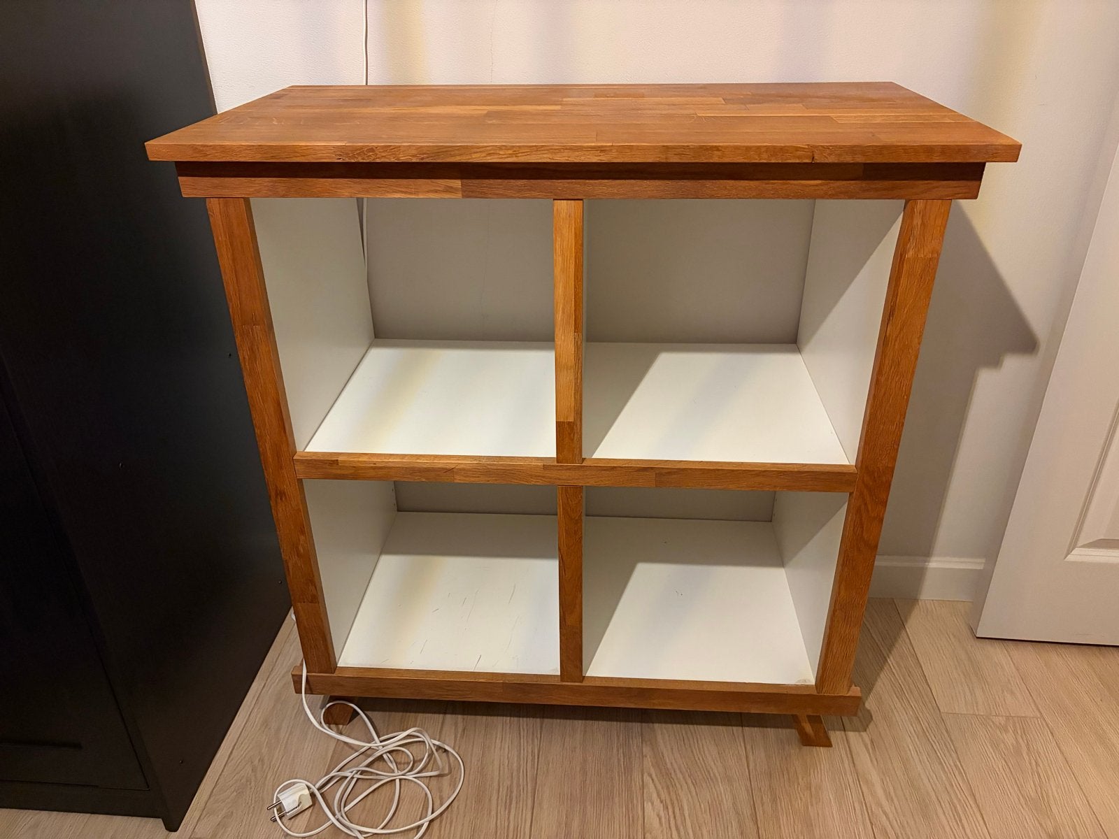Uniek opgepimpt IKEA kastje - Houten look met witte vakken, Ophalen, Gebruikt