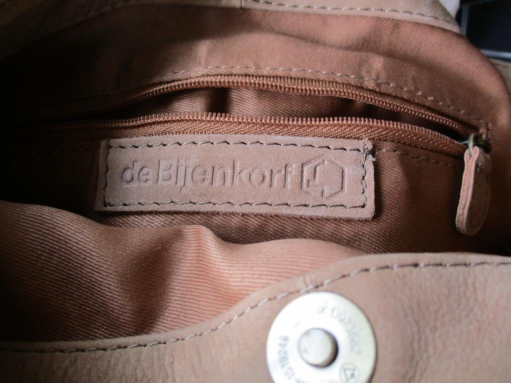 Bijenkorf tas leder., Verzenden, Zo goed als nieuw, Zwart, Schoudertasje