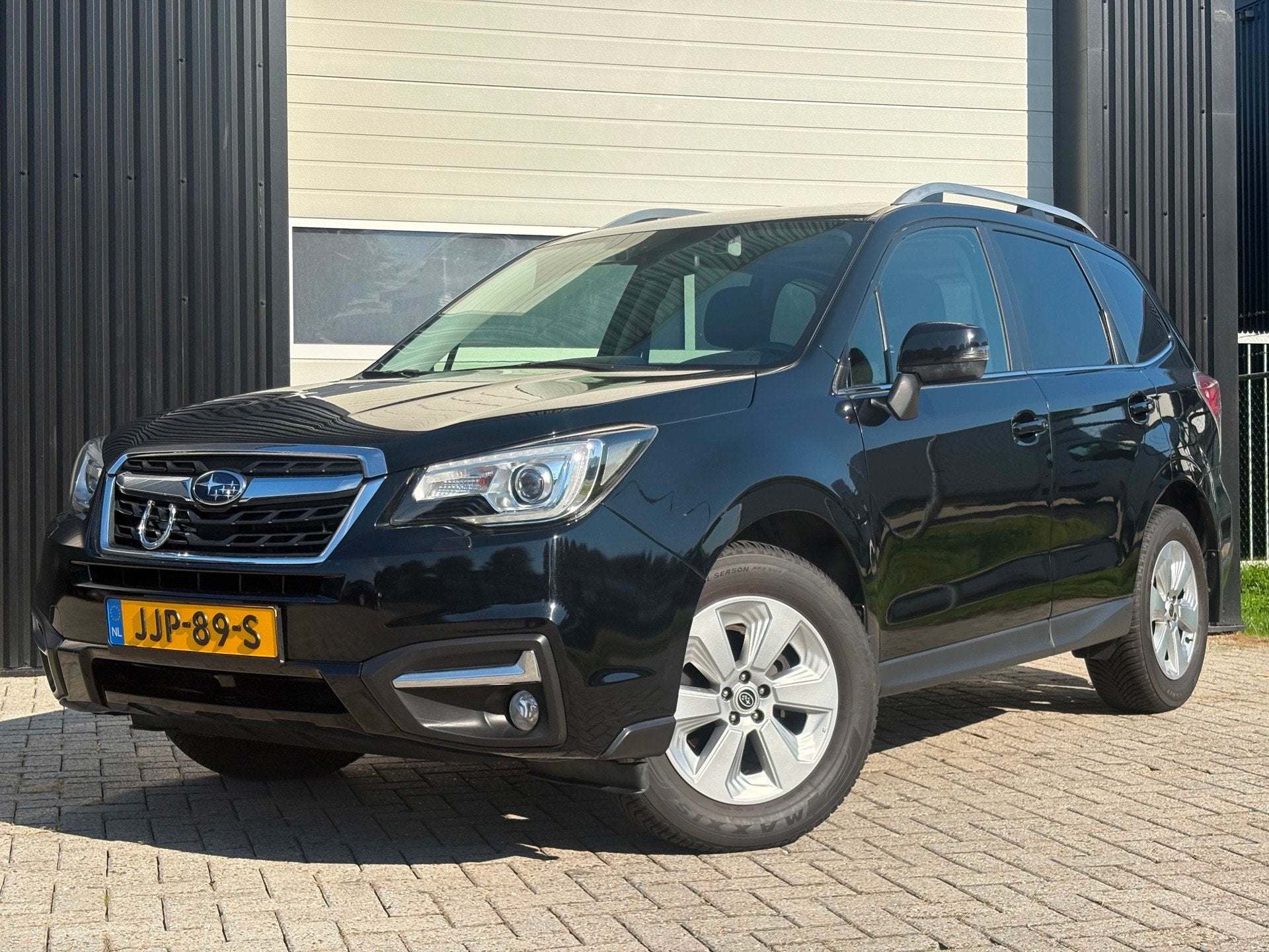Subaru FORESTER 2.0 Premium, Automaat, Dealer onderhouden, 4 cilinders, Zwart