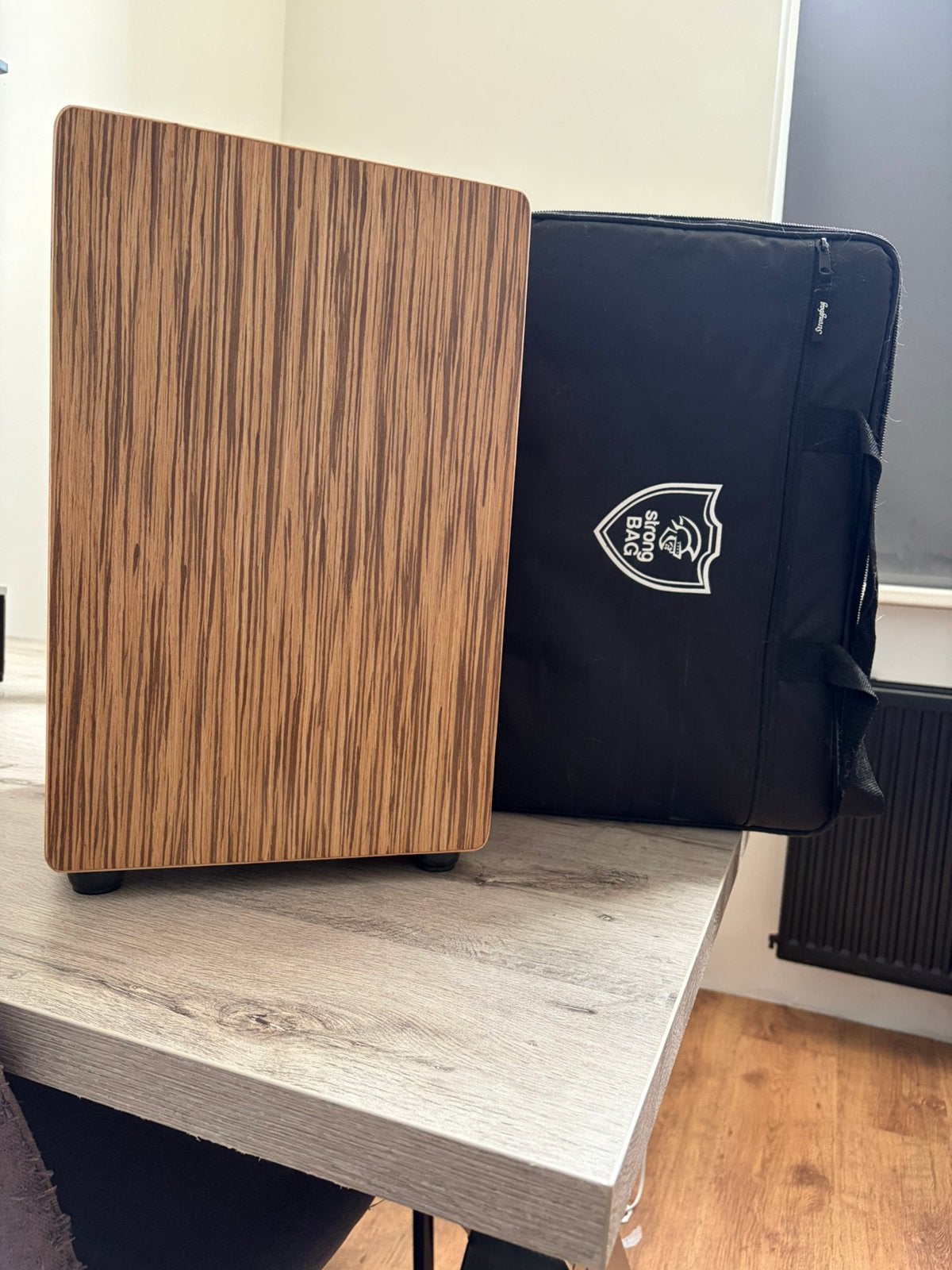 Cajón percussie-instrument + draagtas – houten cajon, Muziek en Instrumenten, Ophalen, Zo goed als nieuw, Trommel