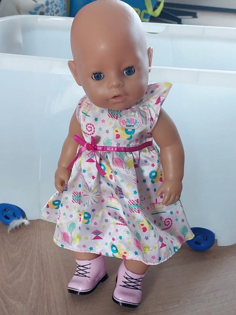 Baby born pop met veel kleding ed., Ophalen of Verzenden, Gebruikt, Babypop