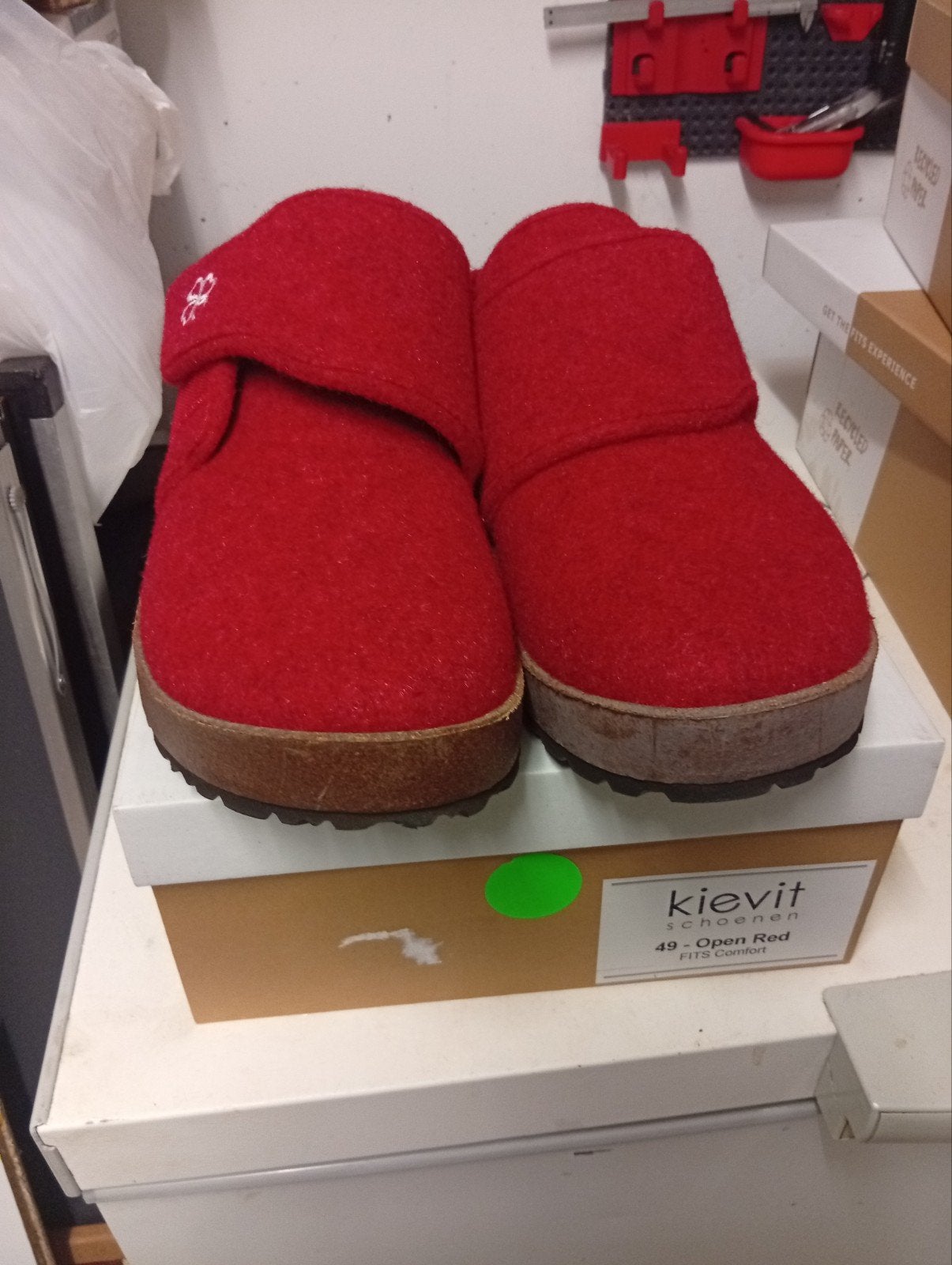 Kievit gezondheids  Rode Wollen Pantoffels - Maat 49, Ophalen of Verzenden, Zo goed als nieuw, Pantoffels of Sloffen