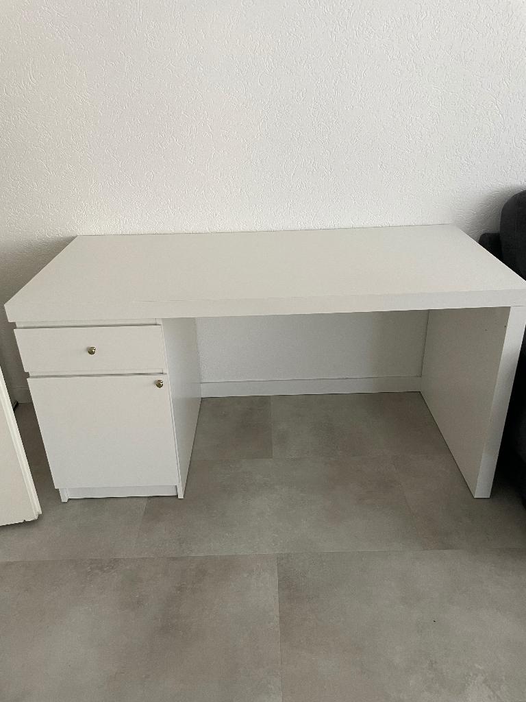 Ikea MALM Bureau, Huis en Inrichting, Bureaus, Ophalen, 65 cm, Zo goed als nieuw, 140 cm