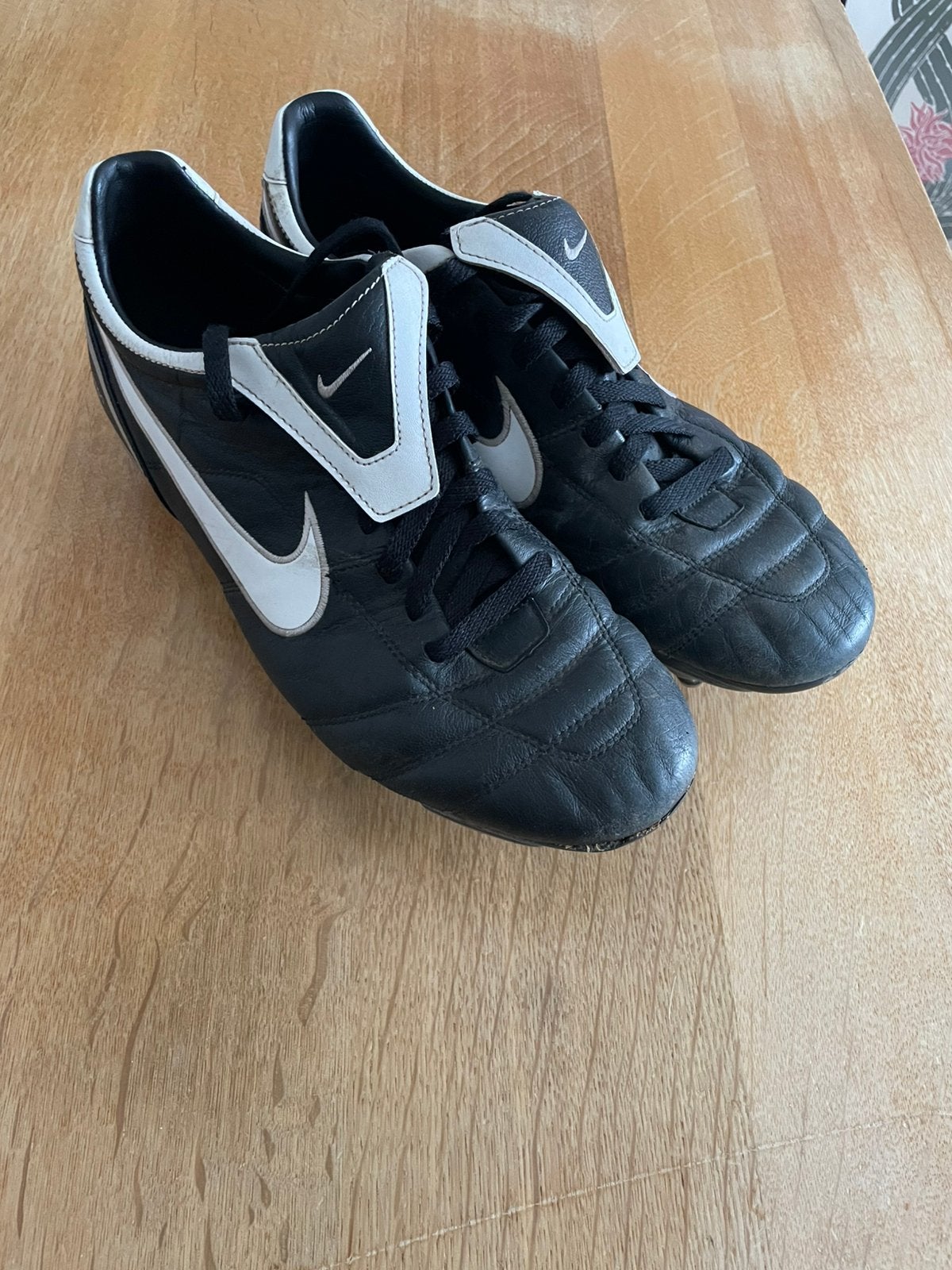 Klassieke Nike Tiempo SG Voetbalschoenen, Maat XS of kleiner, Schoenen, Ophalen of Verzenden, Zo goed als nieuw