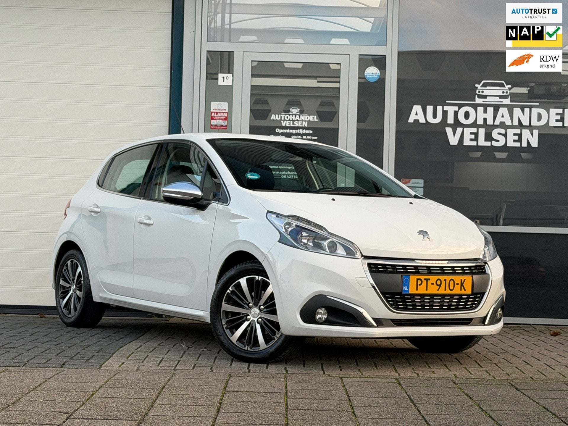 Peugeot 208 1.2 PureTech Allure Automaat Apple carplay, Auto's, Gebruikt, Euro 6, 1199 cc, Origineel Nederlands
