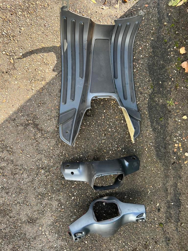 Vespa s onderdelen Quattro blok uitlaat kappen set, Motoren, Onderdelen | Oldtimers, Ophalen, Gebruikt
