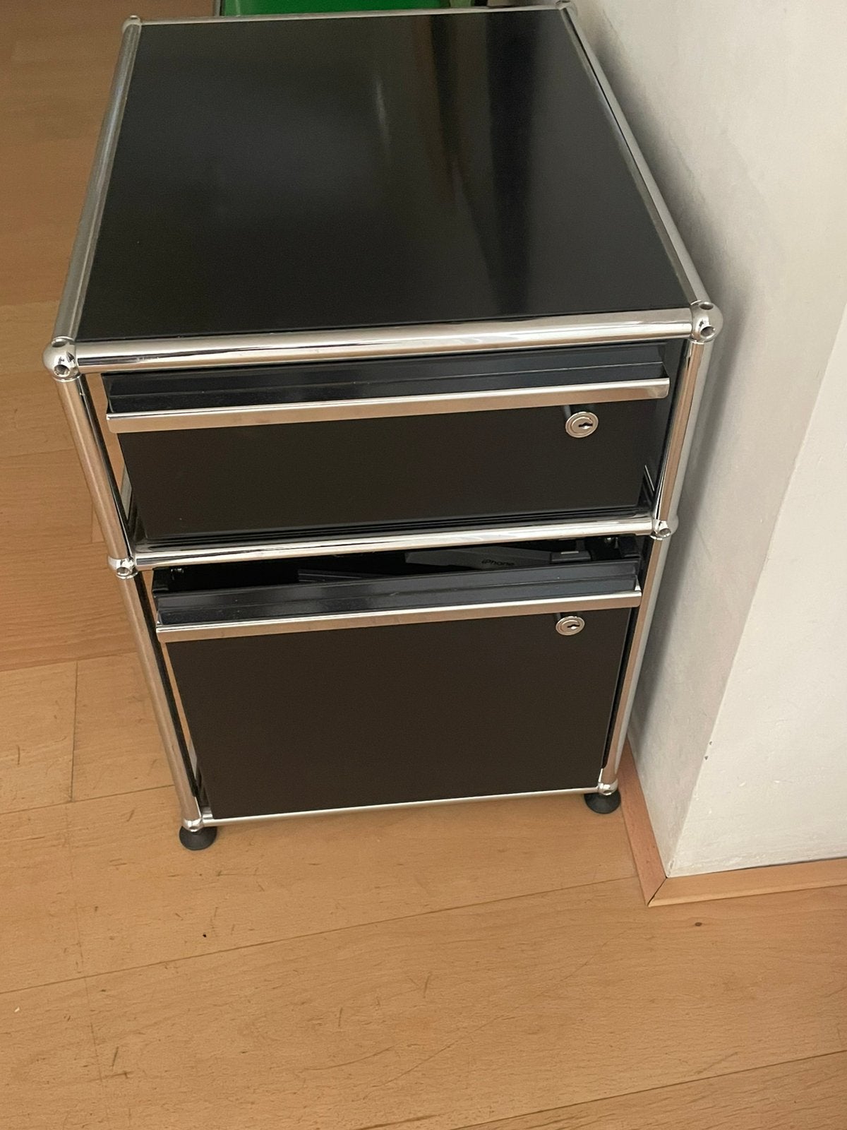 USM Haller rolcontainer, Ophalen, 1 of 2 laden, 50 tot 100 cm, Zo goed als nieuw
