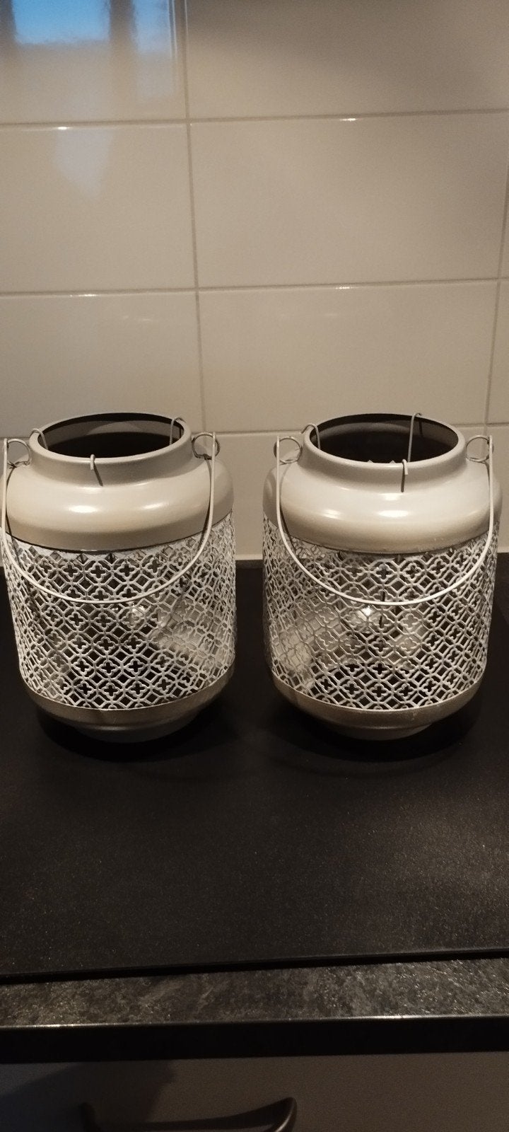 2 taupe kleurige metalen windlichten/lantaarns met hengsel, Ophalen of Verzenden