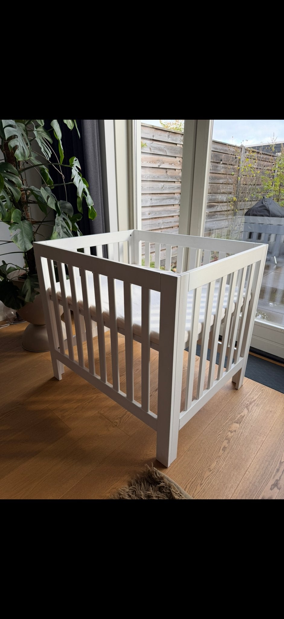 Witte babybox met verstelbare hoogte, inclusief matras, Ophalen, Gebruikt