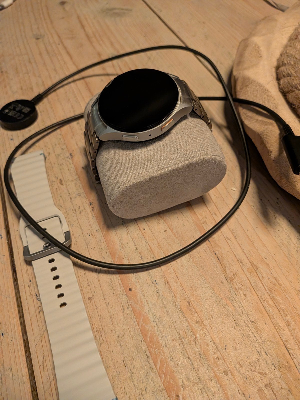 Foto 3 van Samsung Galaxy Watch 7 Smartwatch met titanium bandje