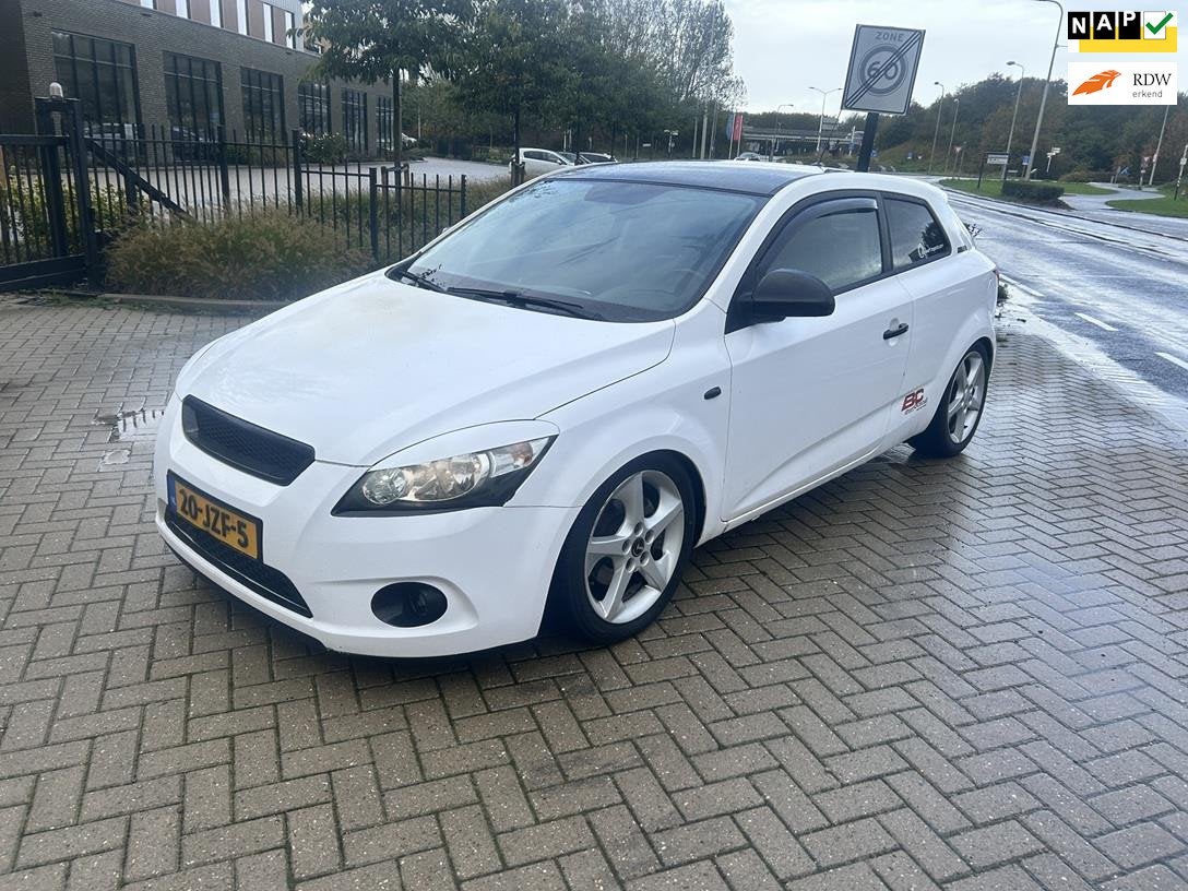 Kia Pro_cee'd 1.6 X-clusive CLIMA! SPORT! NWE APK! Gewrapt!, Auto's, Gebruikt, 4 cilinders, Zwart, Handgeschakeld
